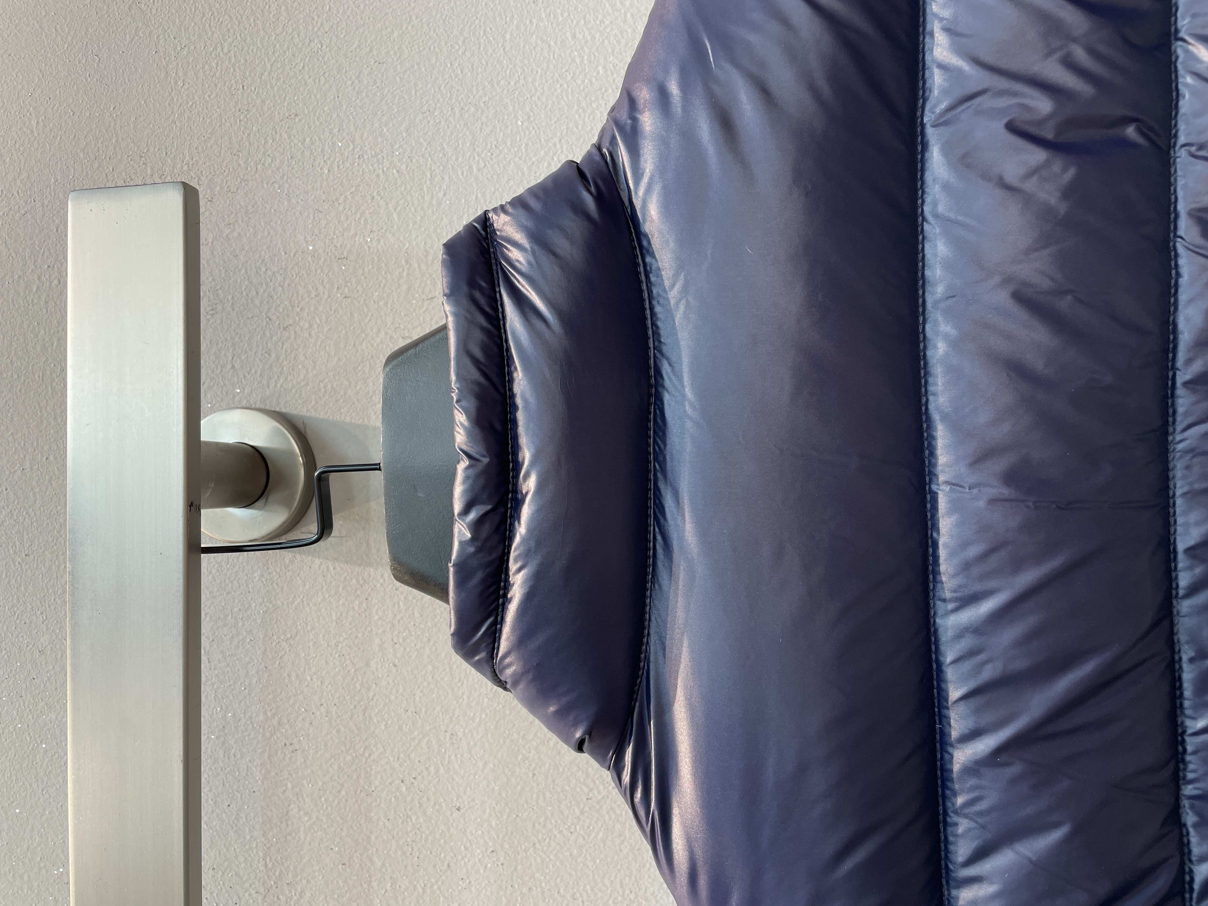 新款🌟出货啦📢 Moncle*秋冬经典Acorus系列男款羽绒服，立领轻便设计，充绒是最顶级的90白鹅绒