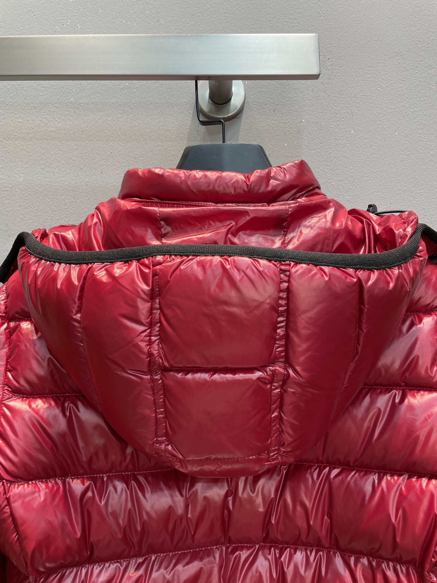 新款🌟出货啦📢 Moncle*秋冬经典Bady系列常规羽绒服，可拆卸连帽设计！修身轻薄款！充绒是最顶级的