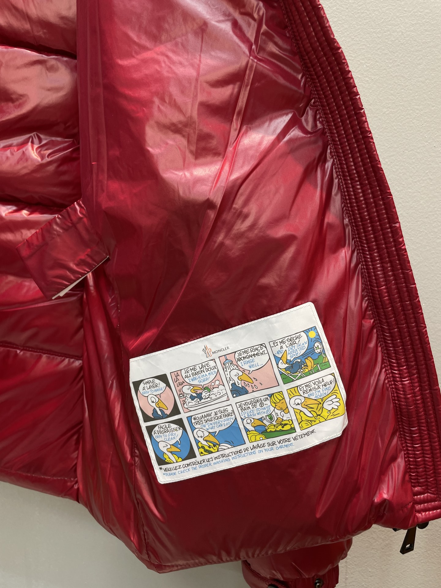 新款🌟出货啦📢 Moncle*秋冬经典Bady系列常规羽绒服，可拆卸连帽设计！修身轻薄款！充绒是最顶级的