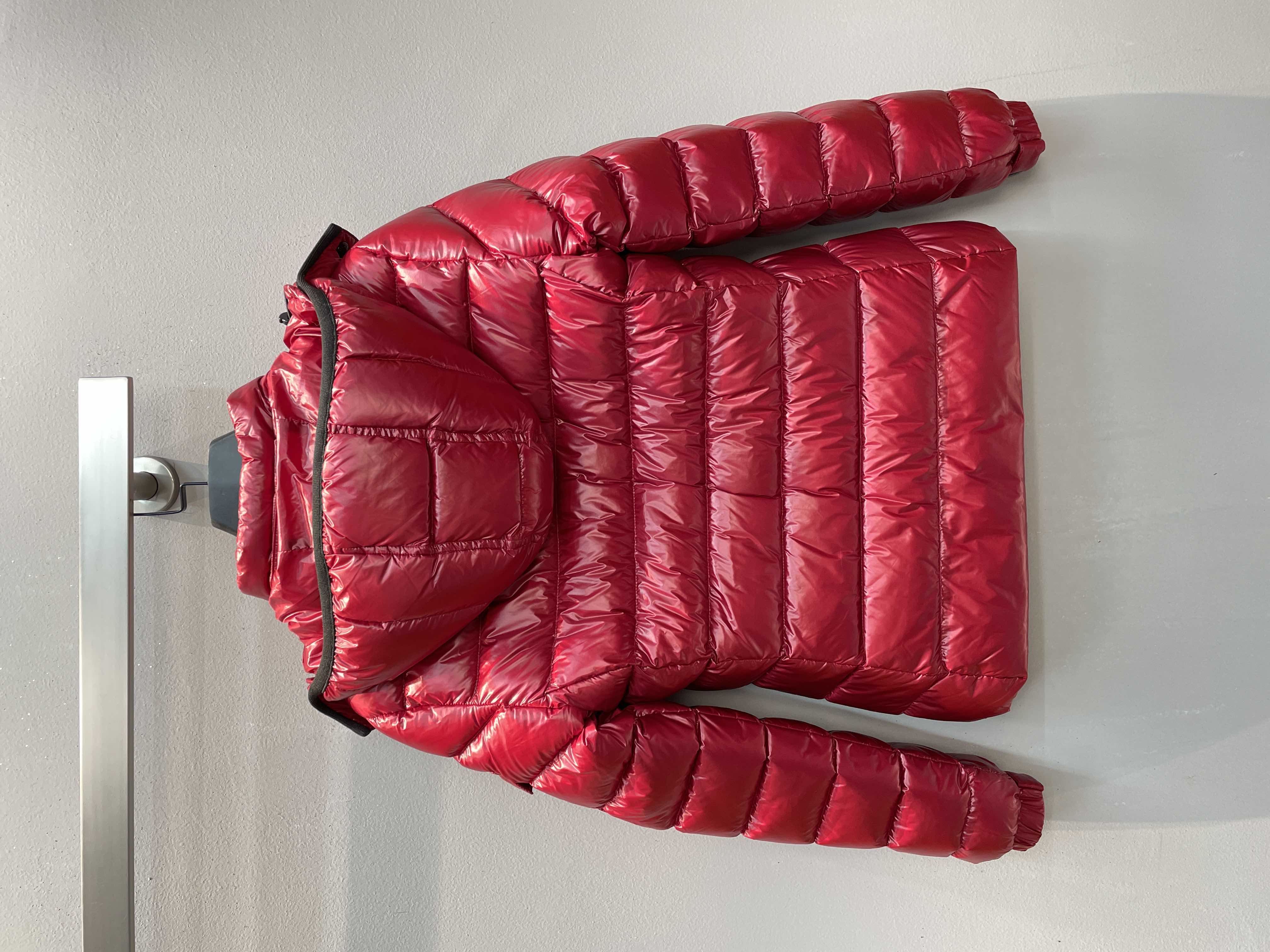 新款🌟出货啦📢 Moncle*秋冬经典Bady系列常规羽绒服，可拆卸连帽设计！修身轻薄款！充绒是最顶级的