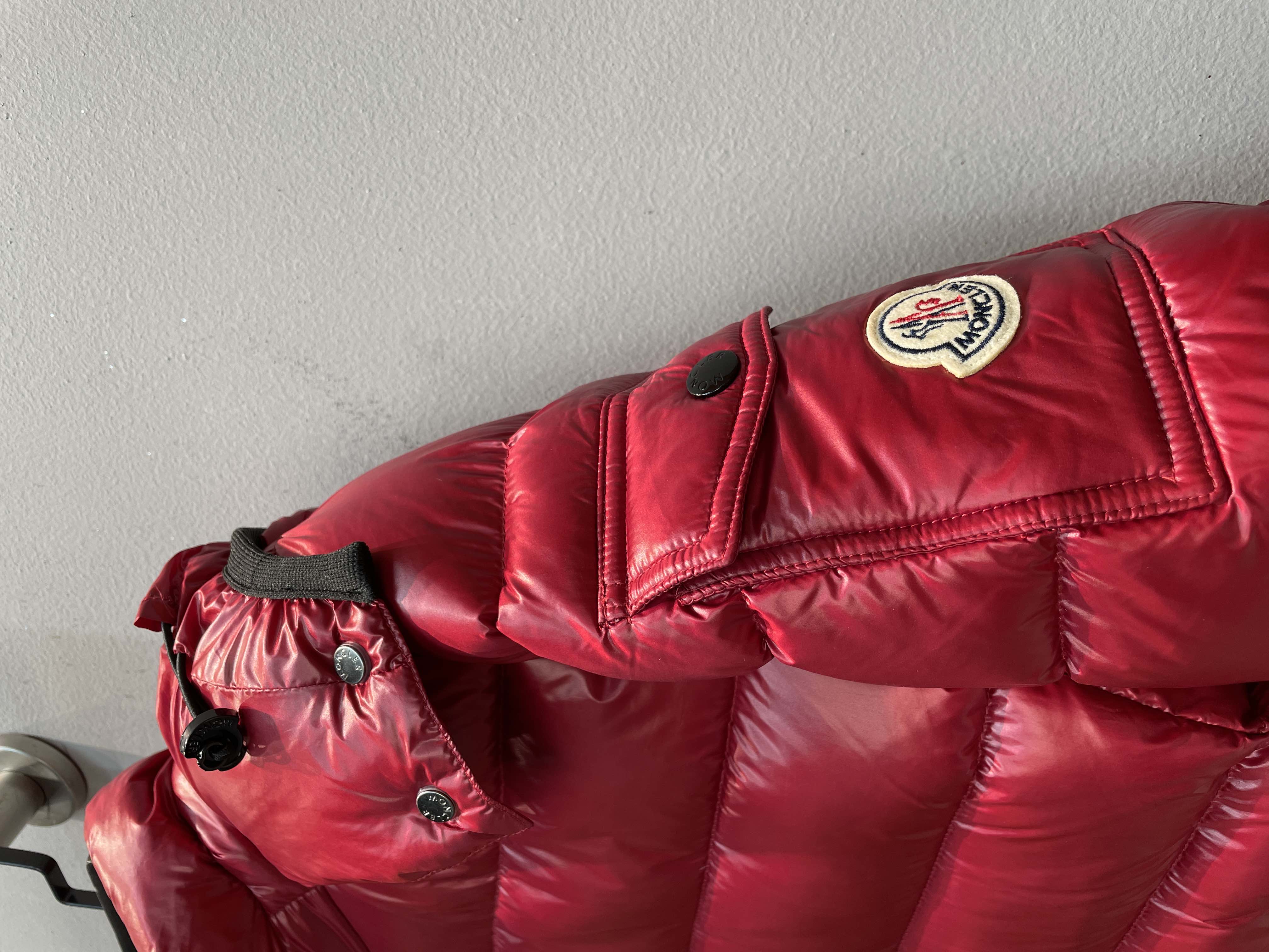 新款🌟出货啦📢 Moncle*秋冬经典Bady系列常规羽绒服，可拆卸连帽设计！修身轻薄款！充绒是最顶级的