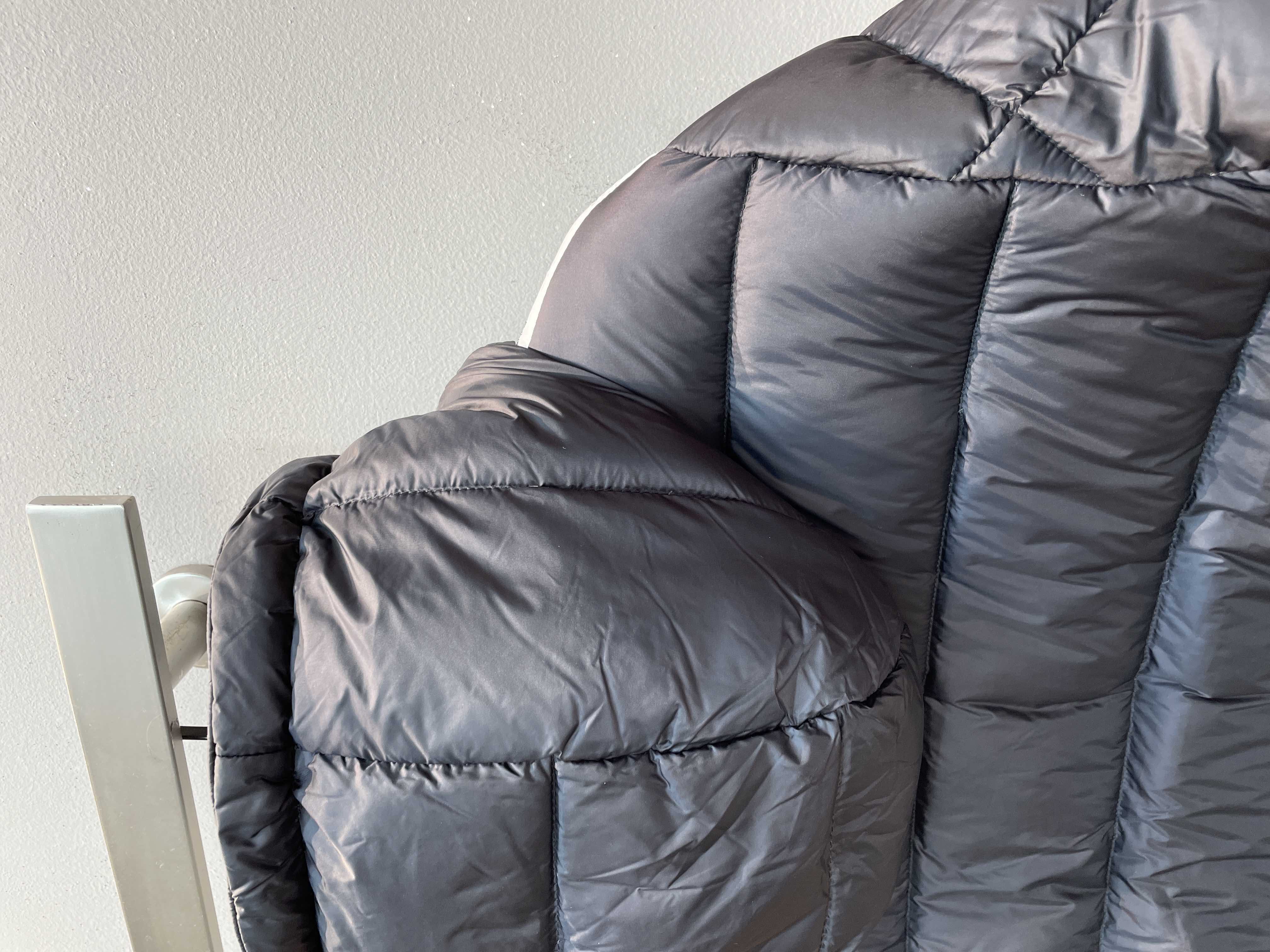 新款🌟出货啦📢 Moncle*秋冬经典Stellaire系列情侣款不可拆连帽羽绒服，侧袖黑白横杠织条拼接