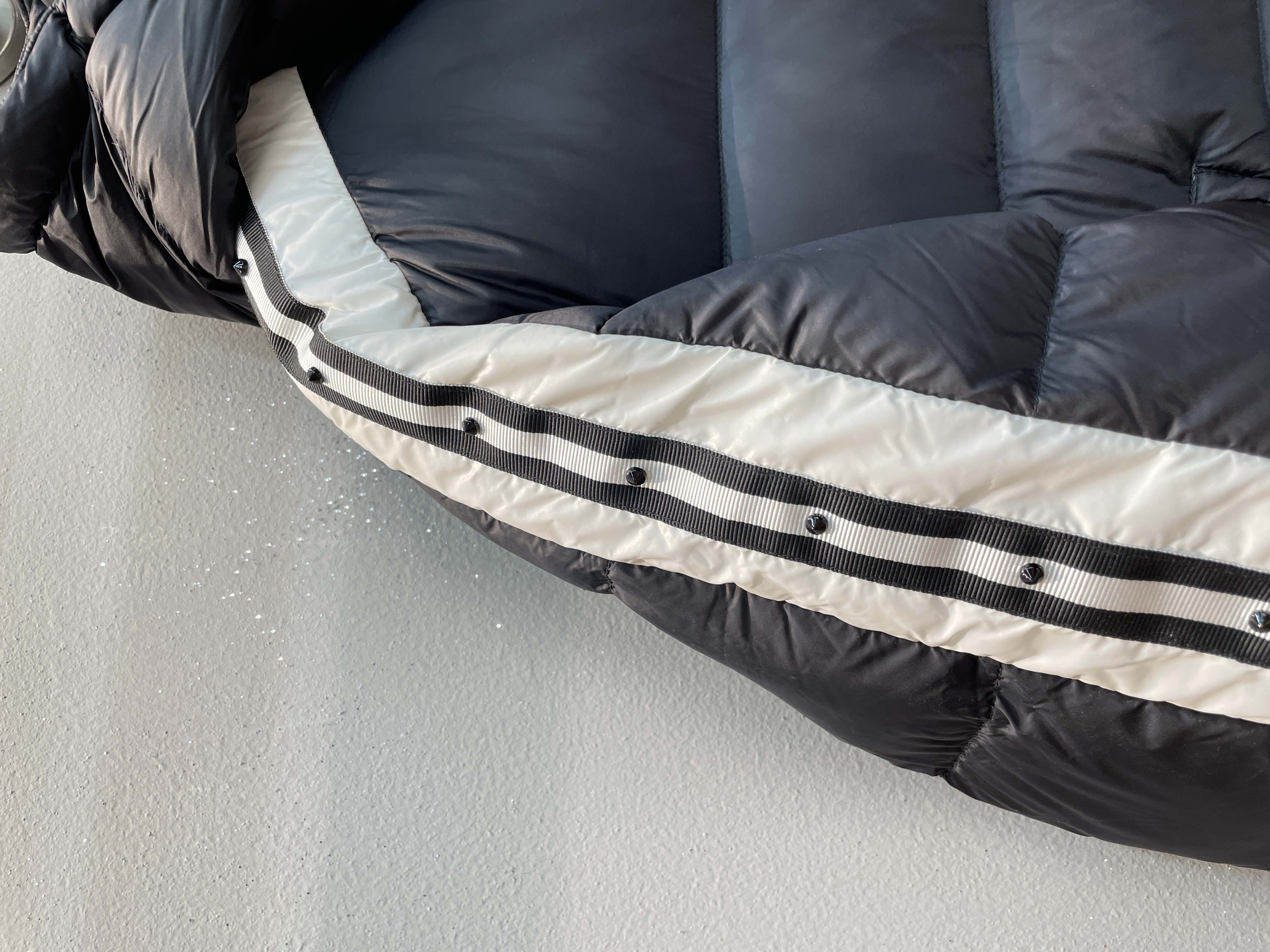 新款🌟出货啦📢 Moncle*秋冬经典Stellaire系列情侣款不可拆连帽羽绒服，侧袖黑白横杠织条拼接