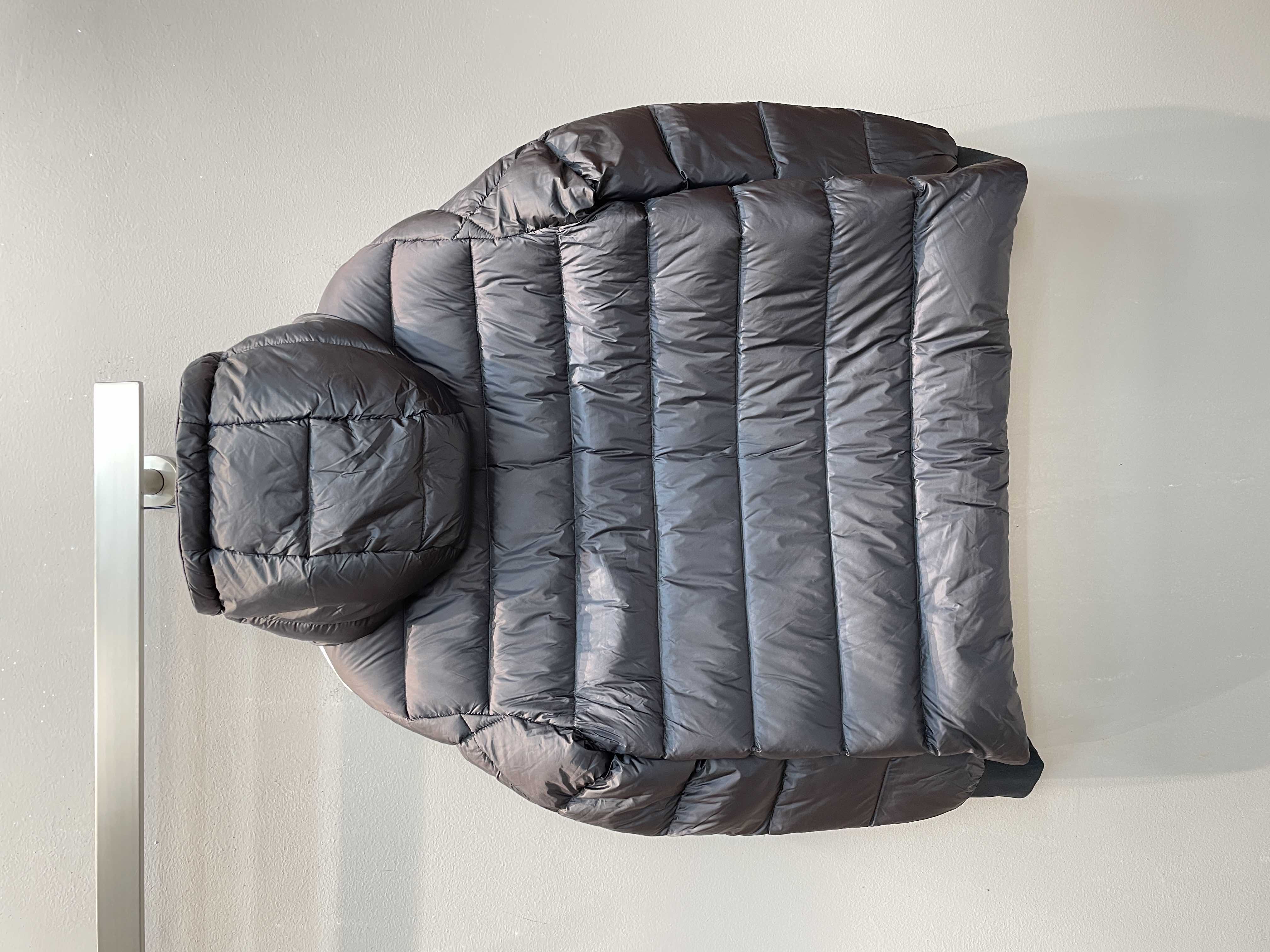 新款🌟出货啦📢 Moncle*秋冬经典Stellaire系列情侣款不可拆连帽羽绒服，侧袖黑白横杠织条拼接