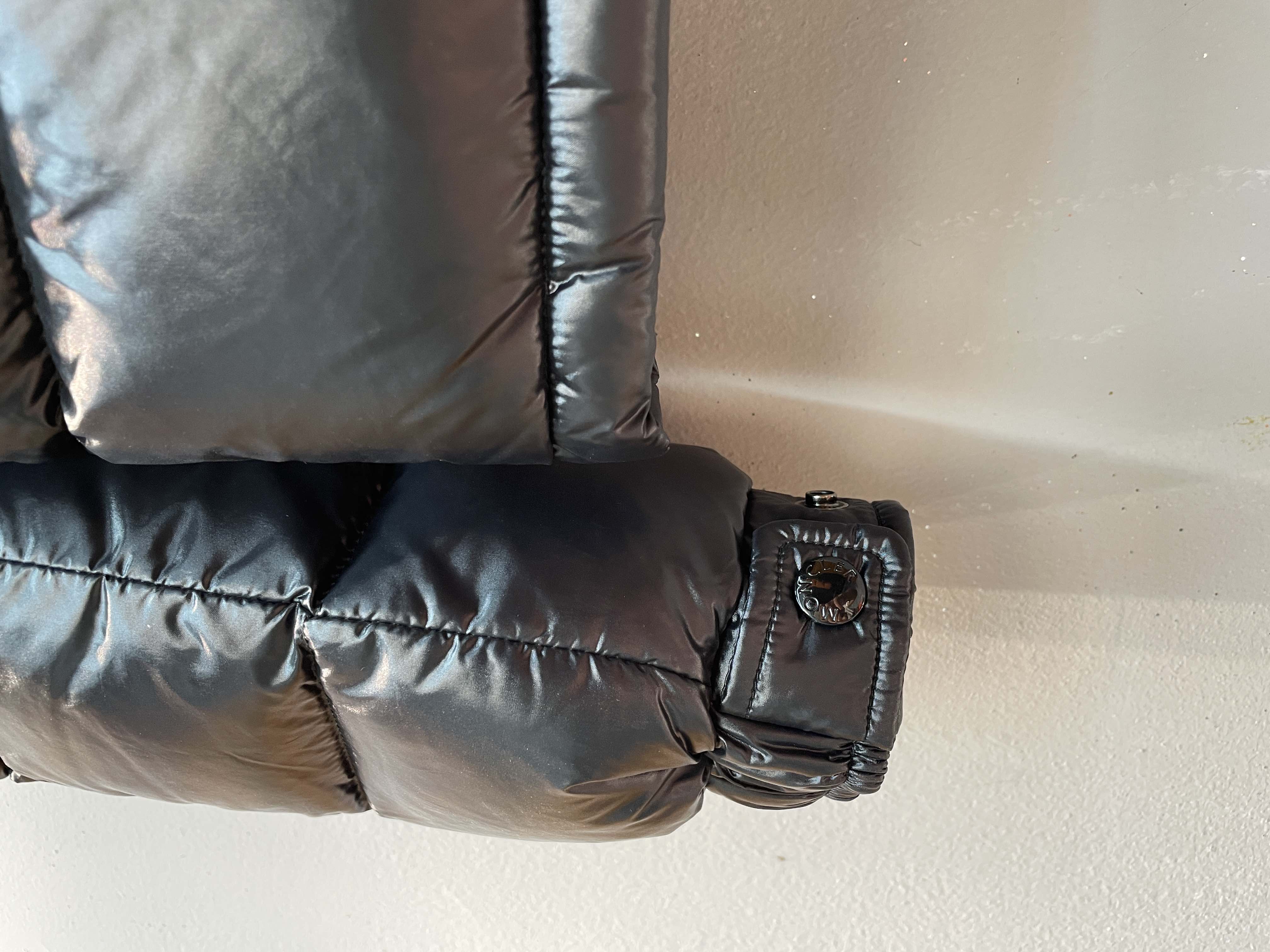 新款🌟出货啦📢 Moncle*秋冬经典Mayafur毛领羽绒服，超大狐狸毛大毛领，光一条毛领就将近300