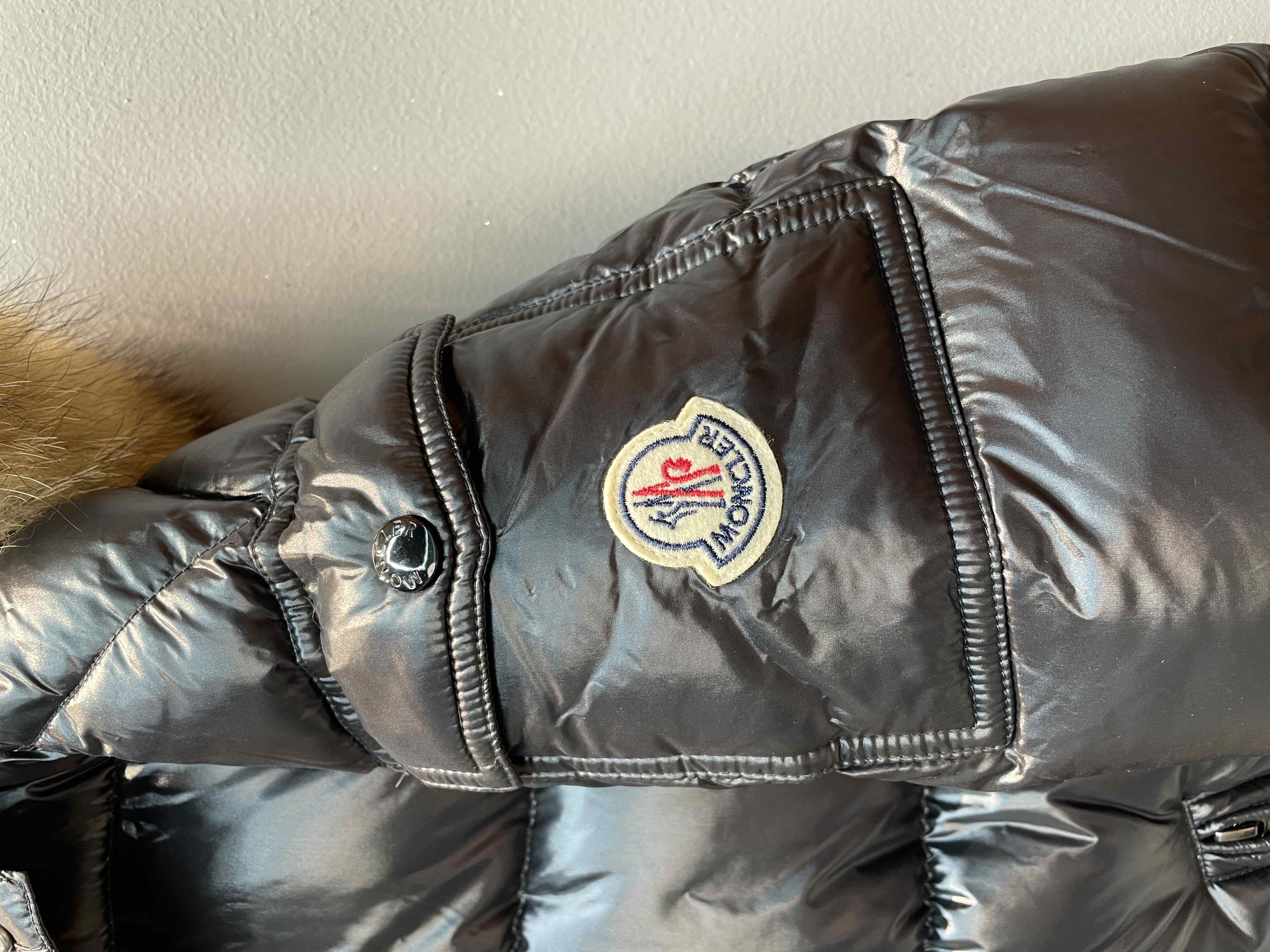 新款🌟出货啦📢 Moncle*秋冬经典Mayafur毛领羽绒服，超大狐狸毛大毛领，光一条毛领就将近300