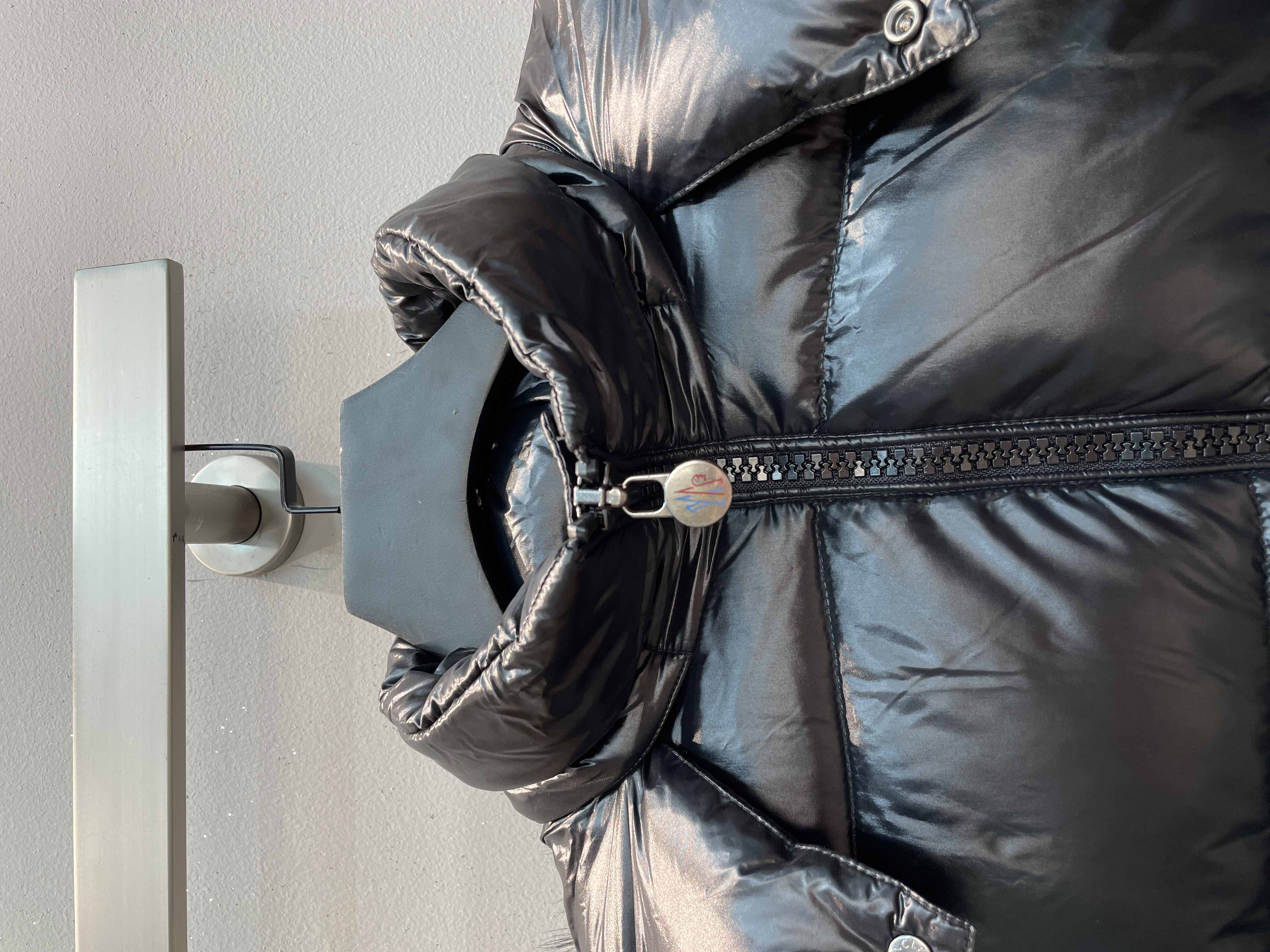 新款🌟出货啦📢 Moncle*秋冬经典Mayafur毛领羽绒服，超大狐狸毛大毛领，光一条毛领就将近300