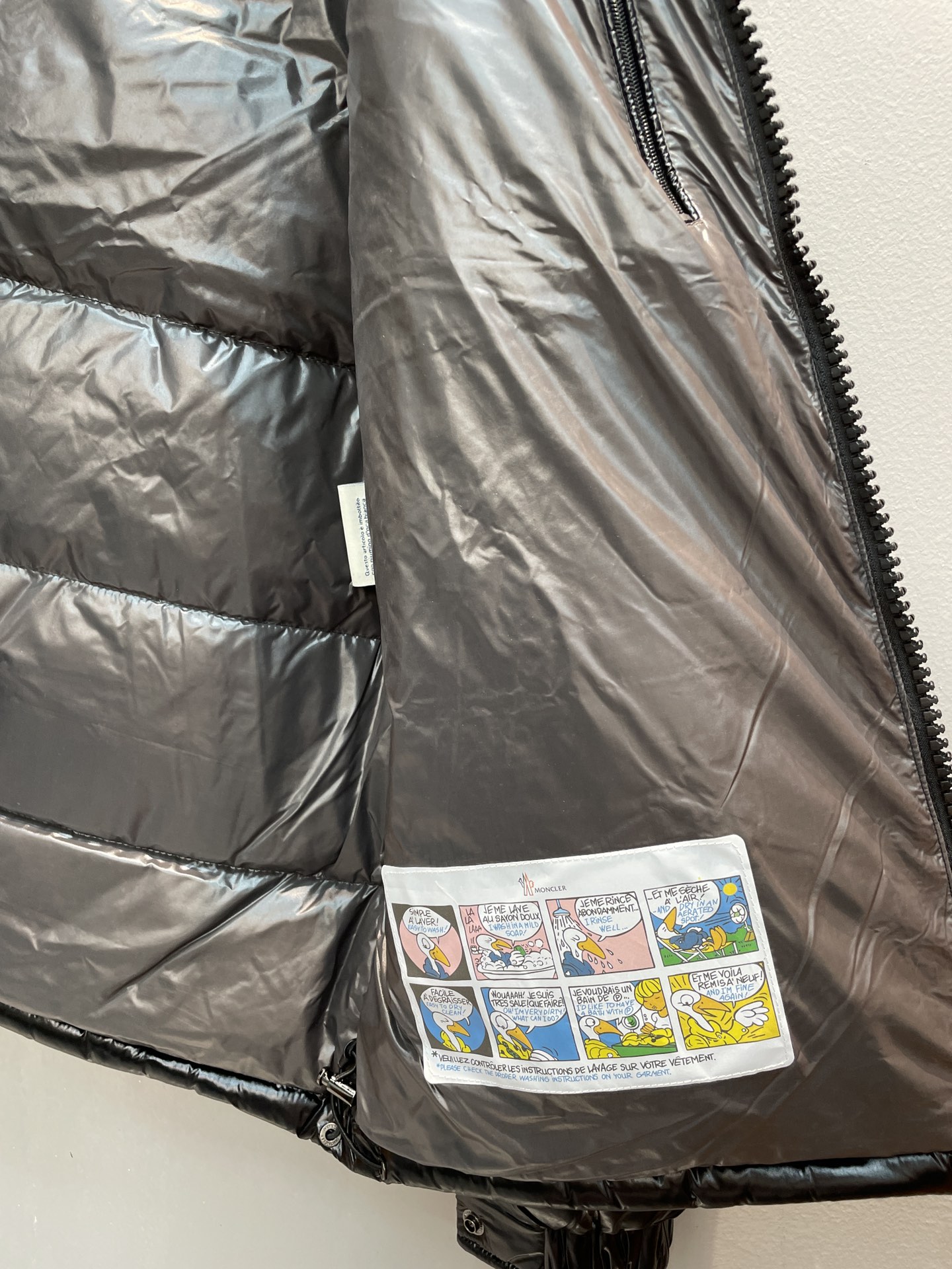 新款🌟出货啦📢 Moncle*秋冬经典Maya男款羽绒服，看饱满度和回弹性就知道绒的好坏，大货实拍所见即