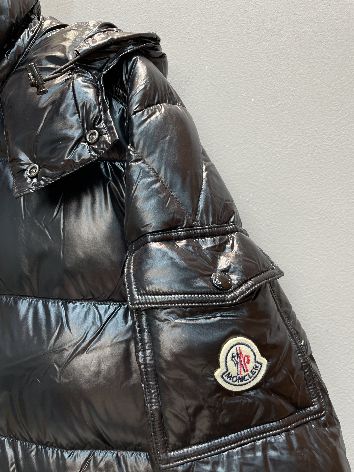 新款🌟出货啦📢 Moncle*秋冬经典Maya男款羽绒服，看饱满度和回弹性就知道绒的好坏，大货实拍所见即