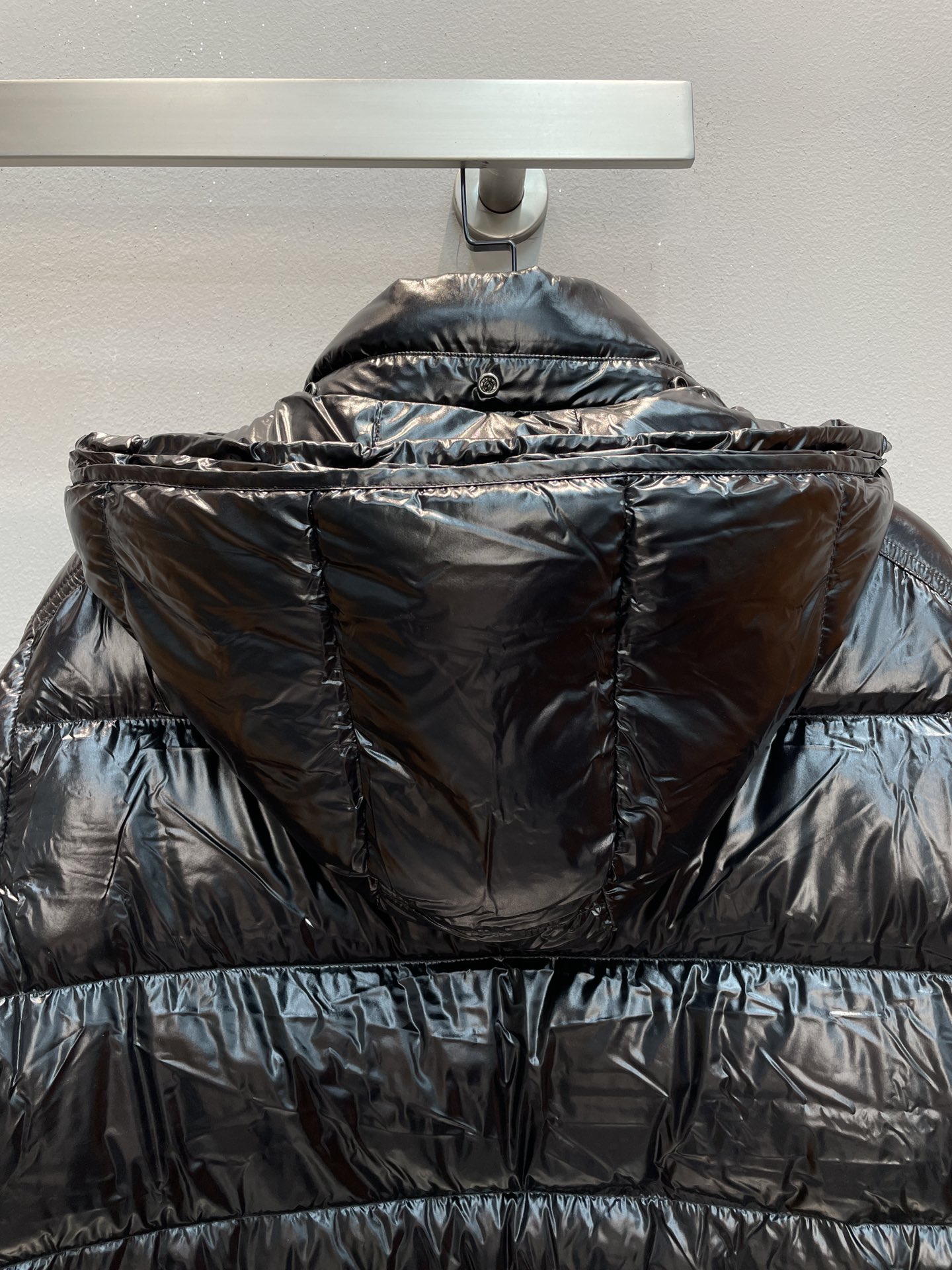 新款🌟出货啦📢 Moncle*秋冬经典Maya男款羽绒服，看饱满度和回弹性就知道绒的好坏，大货实拍所见即