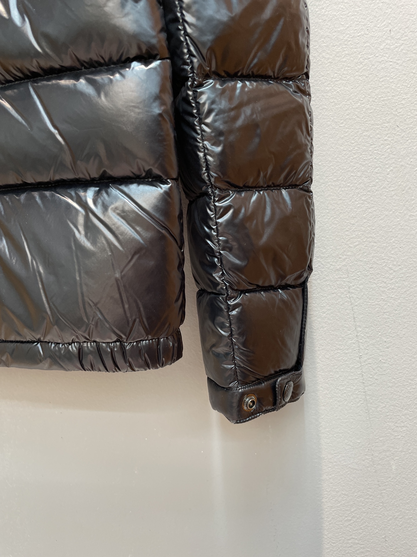 新款🌟出货啦📢 Moncle*秋冬经典Acorus系列男款羽绒服，立领轻便设计，充绒是最顶级的90白鹅绒