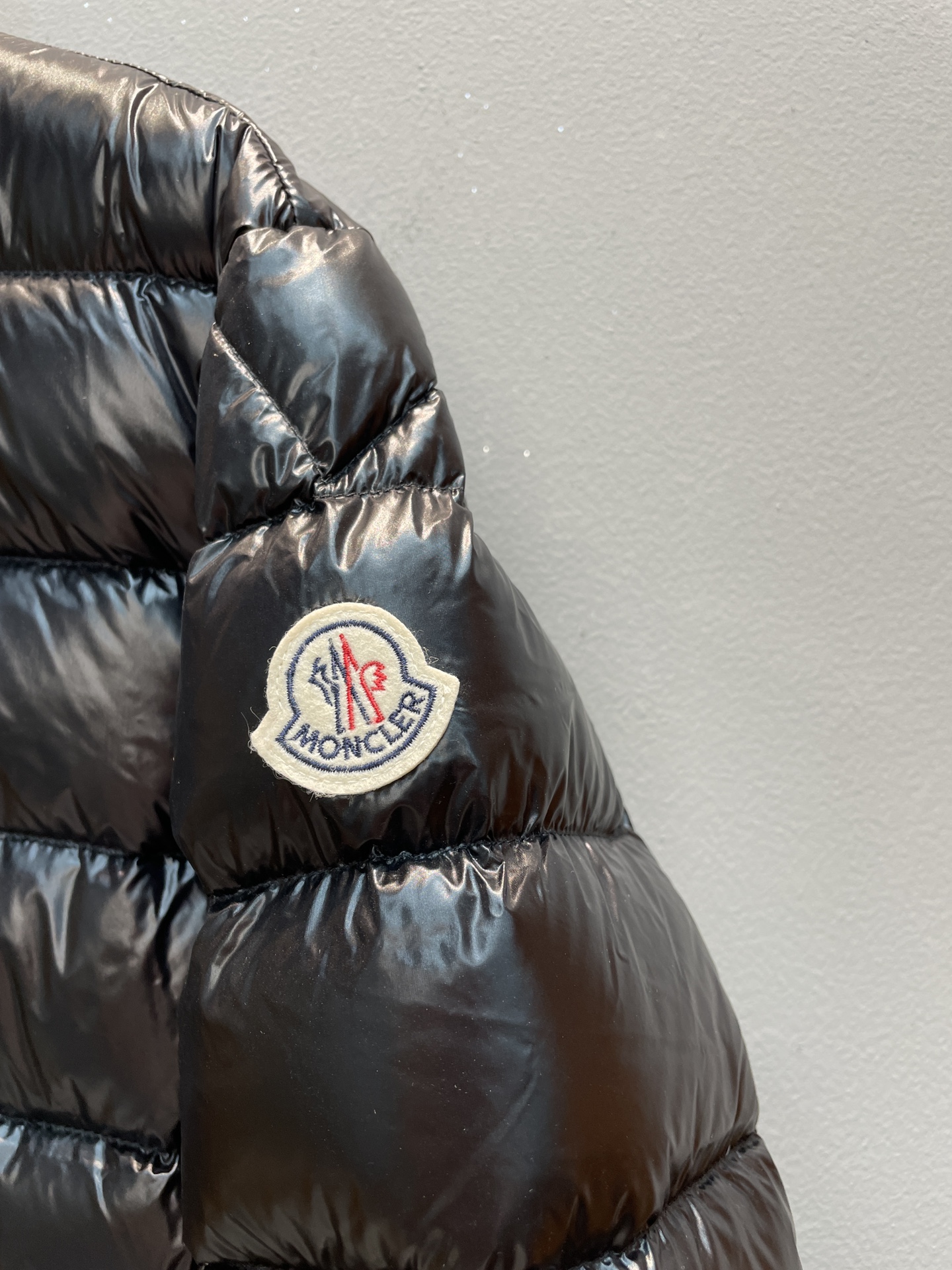 新款🌟出货啦📢 Moncle*秋冬经典Acorus系列男款羽绒服，立领轻便设计，充绒是最顶级的90白鹅绒