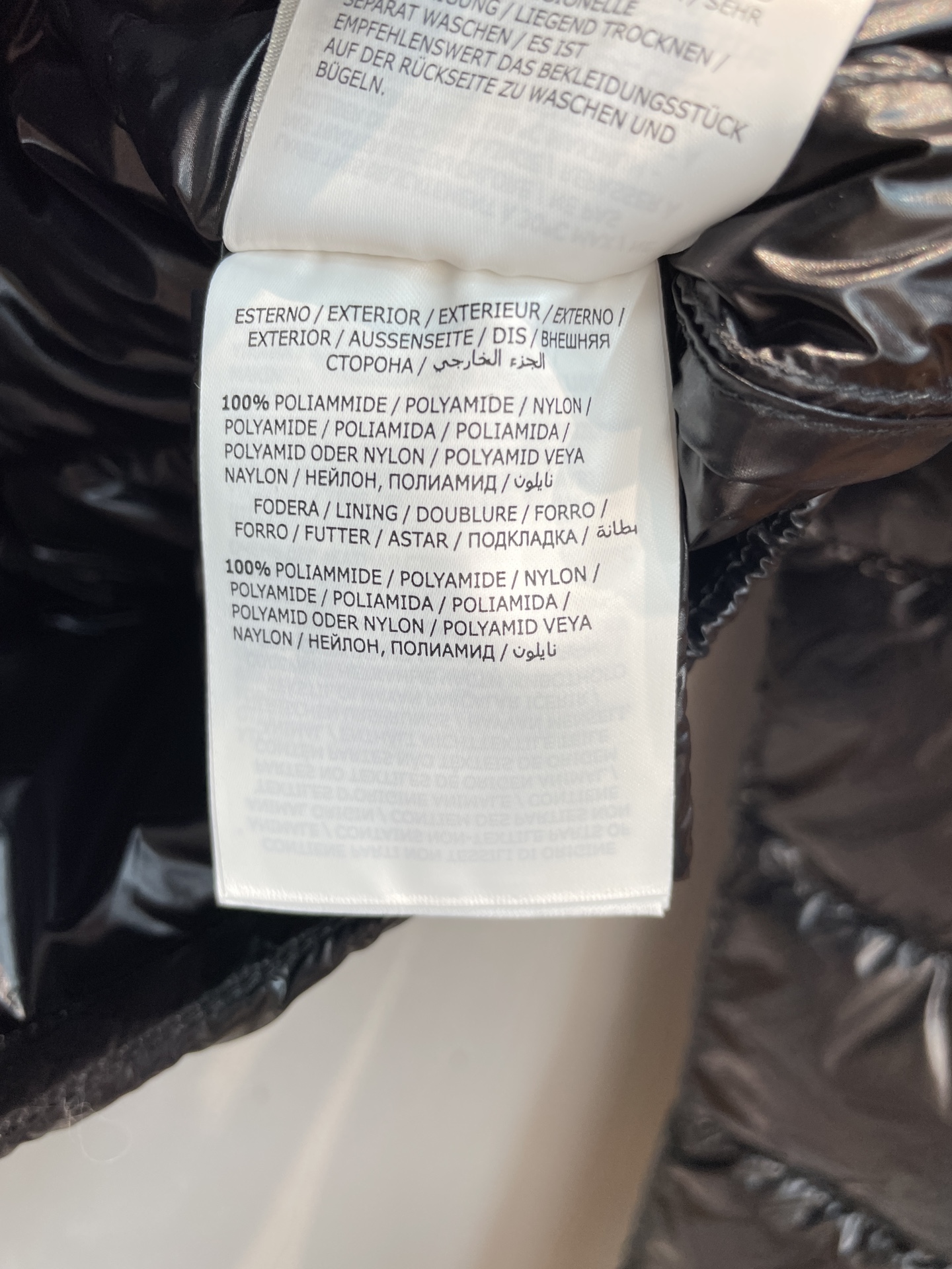 新款🌟出货啦📢 Moncle*秋冬经典Acorus系列男款羽绒服，立领轻便设计，充绒是最顶级的90白鹅绒