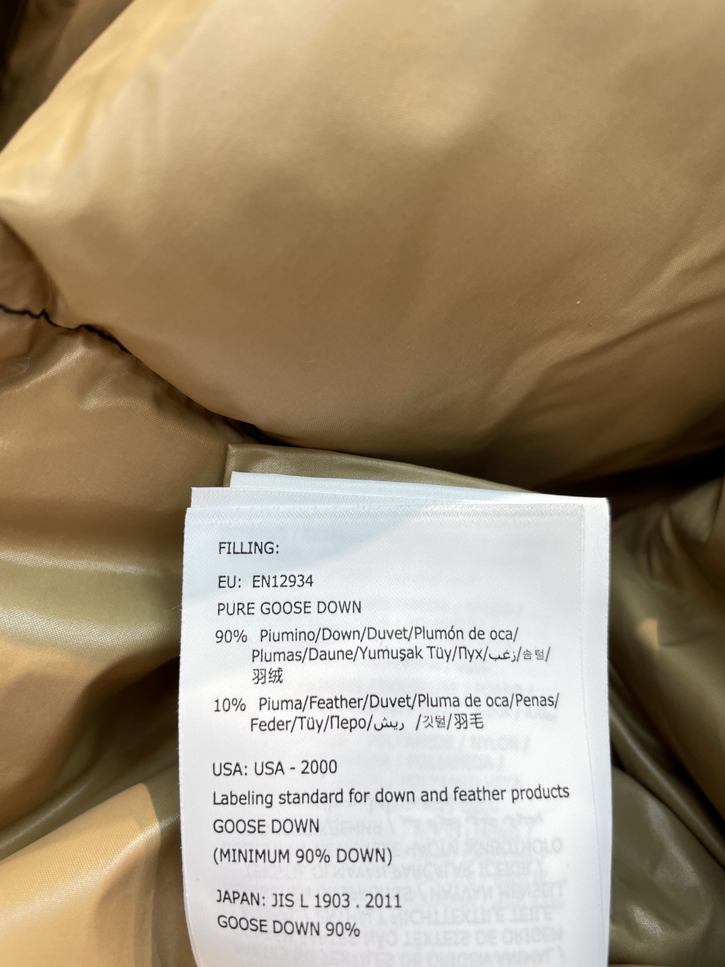 新款🌟出货啦📢 Moncle*秋冬经典Parana系列女款羽绒服，可拆卸连帽设计，充绒是最顶级的90白鹅