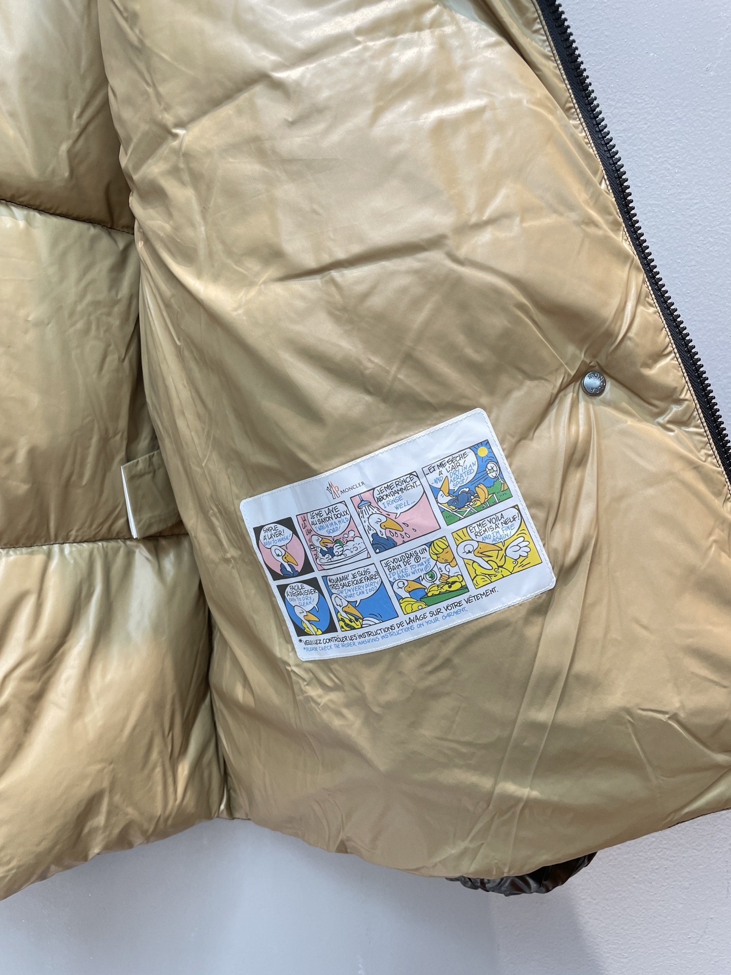 新款🌟出货啦📢 Moncle*秋冬经典Parana系列女款羽绒服，可拆卸连帽设计，充绒是最顶级的90白鹅