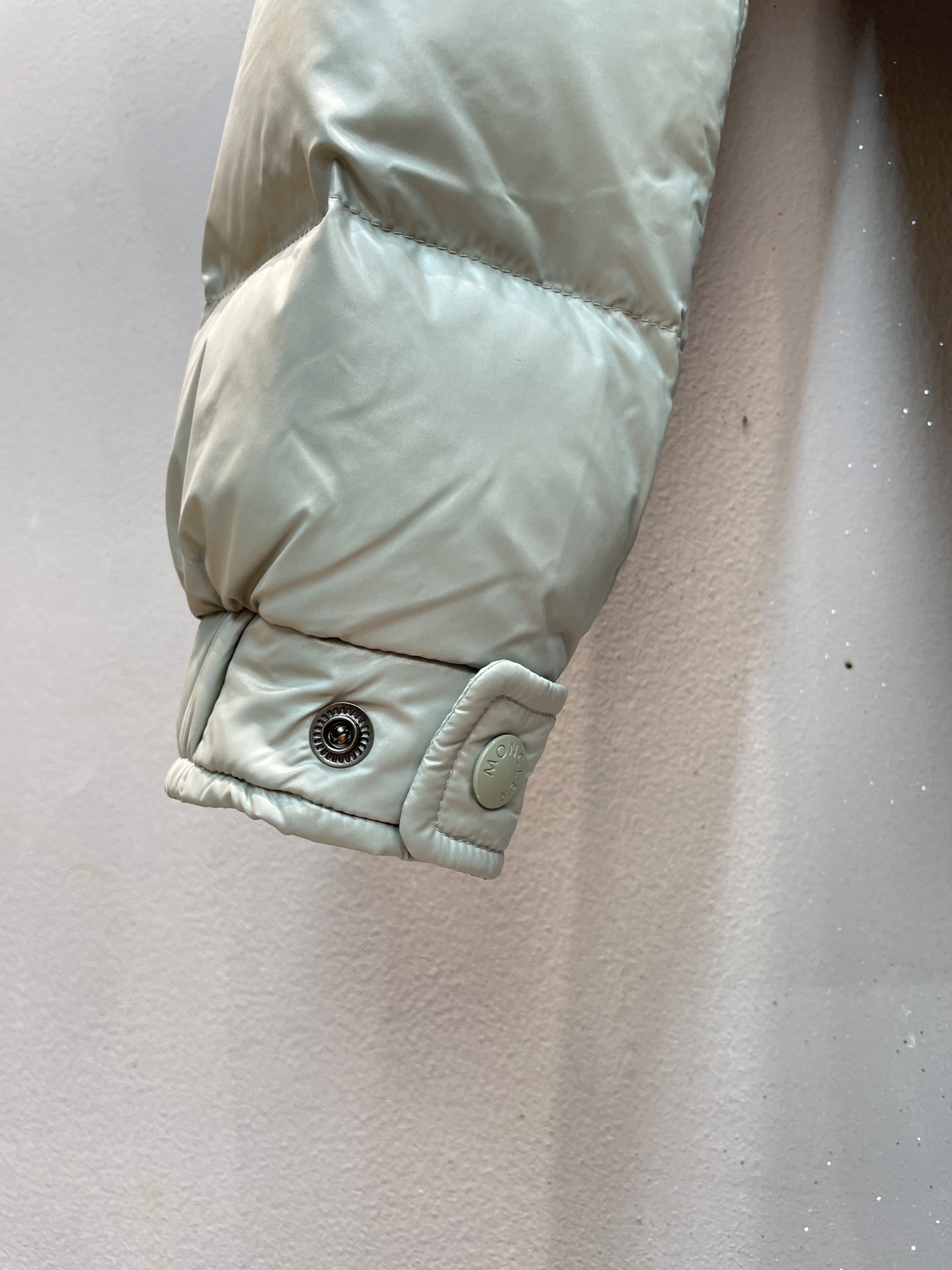 新款🌟出货啦📢 专柜最新色！Moncle*秋冬经典Maya男款羽绒服，看饱满度和回弹性就知道绒的好坏，大