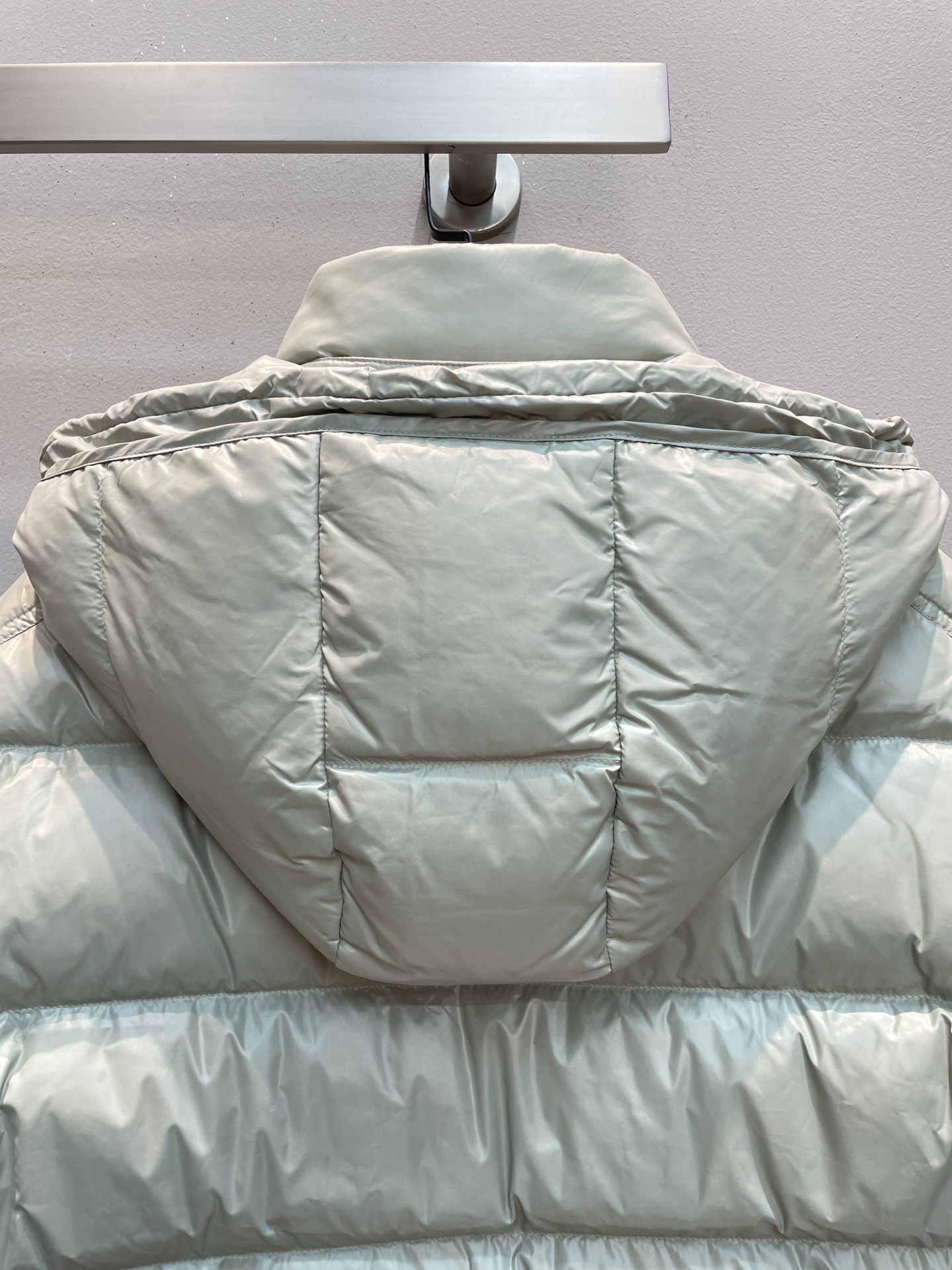 新款🌟出货啦📢 专柜最新色！Moncle*秋冬经典Maya男款羽绒服，看饱满度和回弹性就知道绒的好坏，大