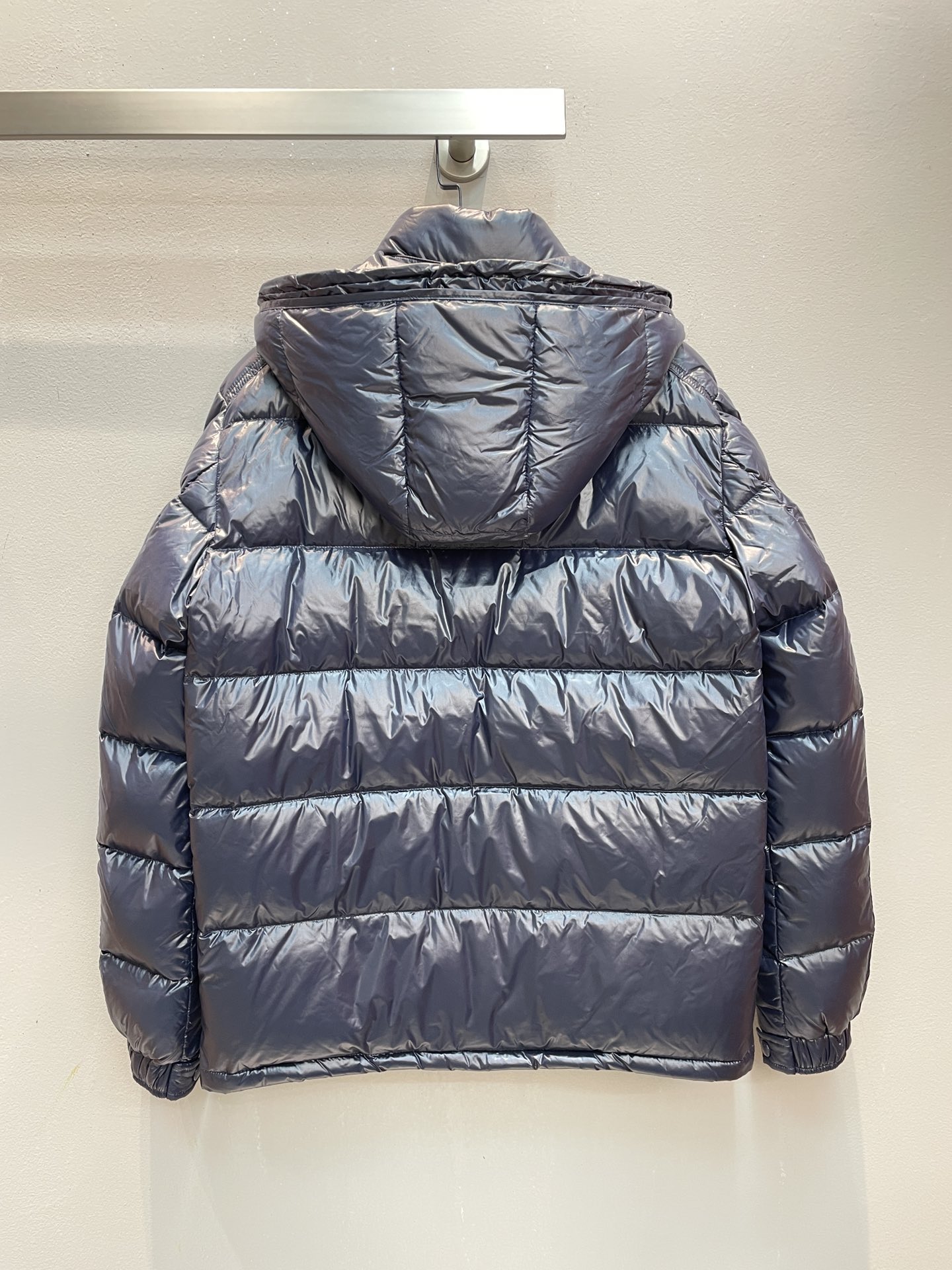 新款🌟出货啦📢 Moncle*秋冬经典Maya男款羽绒服，看饱满度和回弹性就知道绒的好坏，大货实拍所见即
