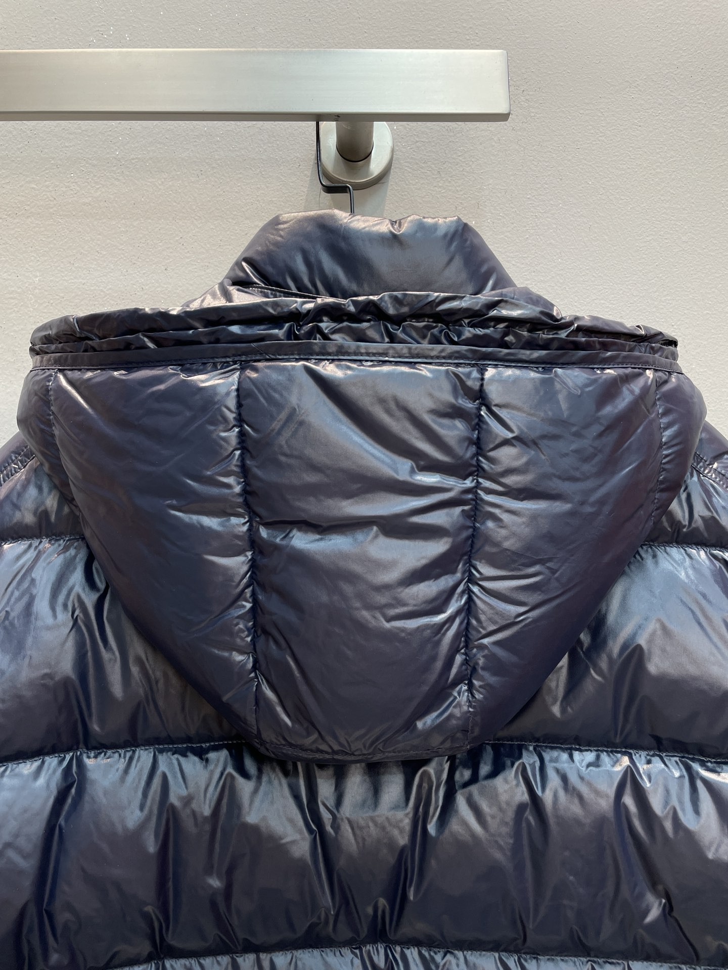 新款🌟出货啦📢 Moncle*秋冬经典Maya男款羽绒服，看饱满度和回弹性就知道绒的好坏，大货实拍所见即