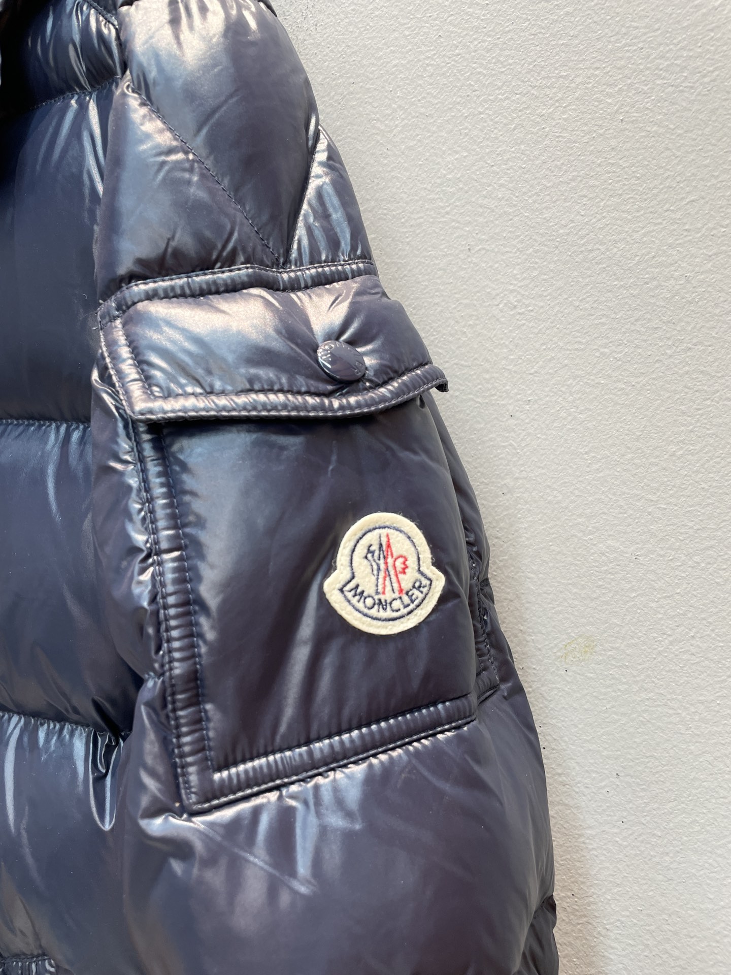 新款🌟出货啦📢 Moncle*秋冬经典Maya男款羽绒服，看饱满度和回弹性就知道绒的好坏，大货实拍所见即