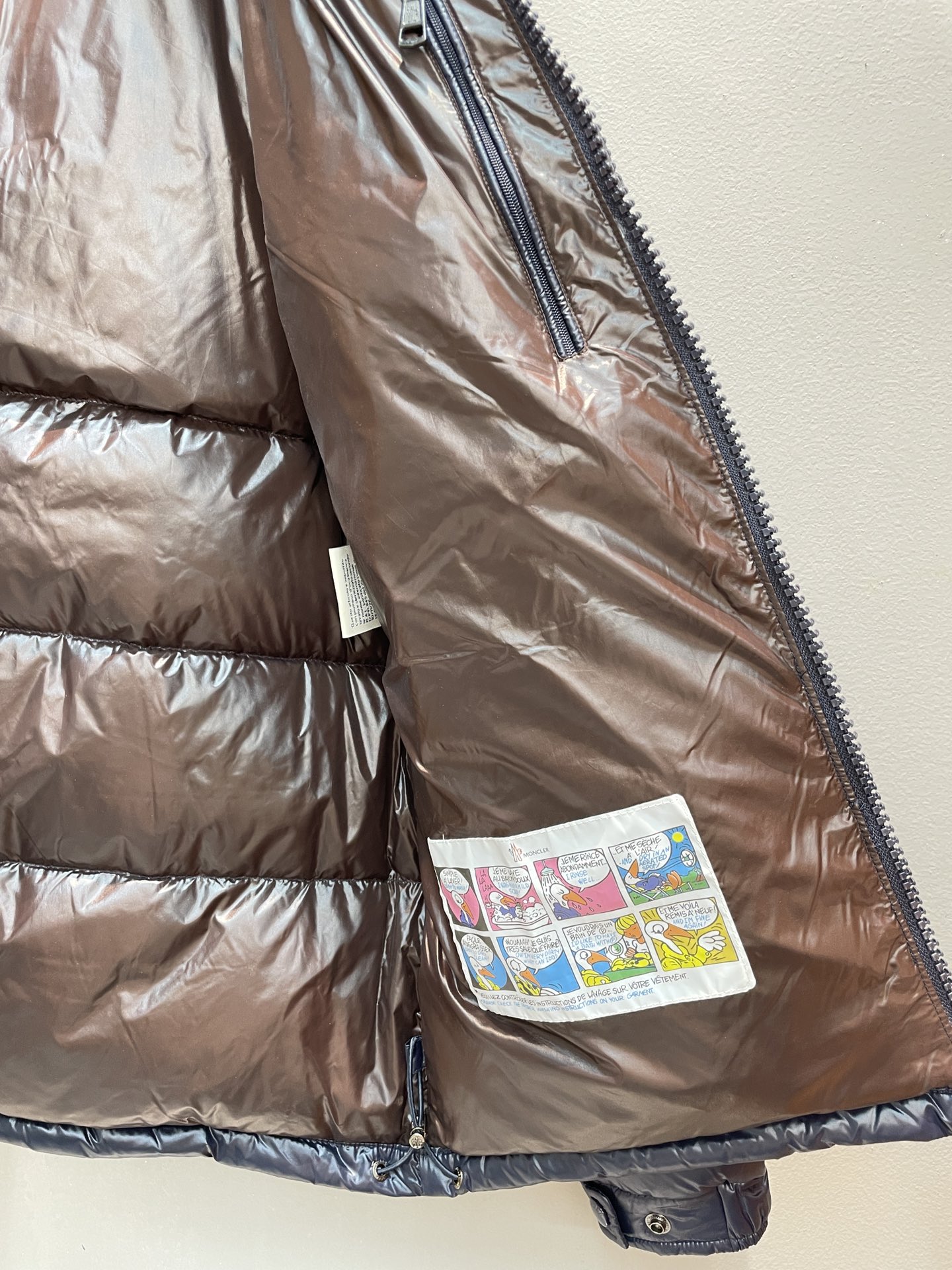 新款🌟出货啦📢 Moncle*秋冬经典Maya男款羽绒服，看饱满度和回弹性就知道绒的好坏，大货实拍所见即