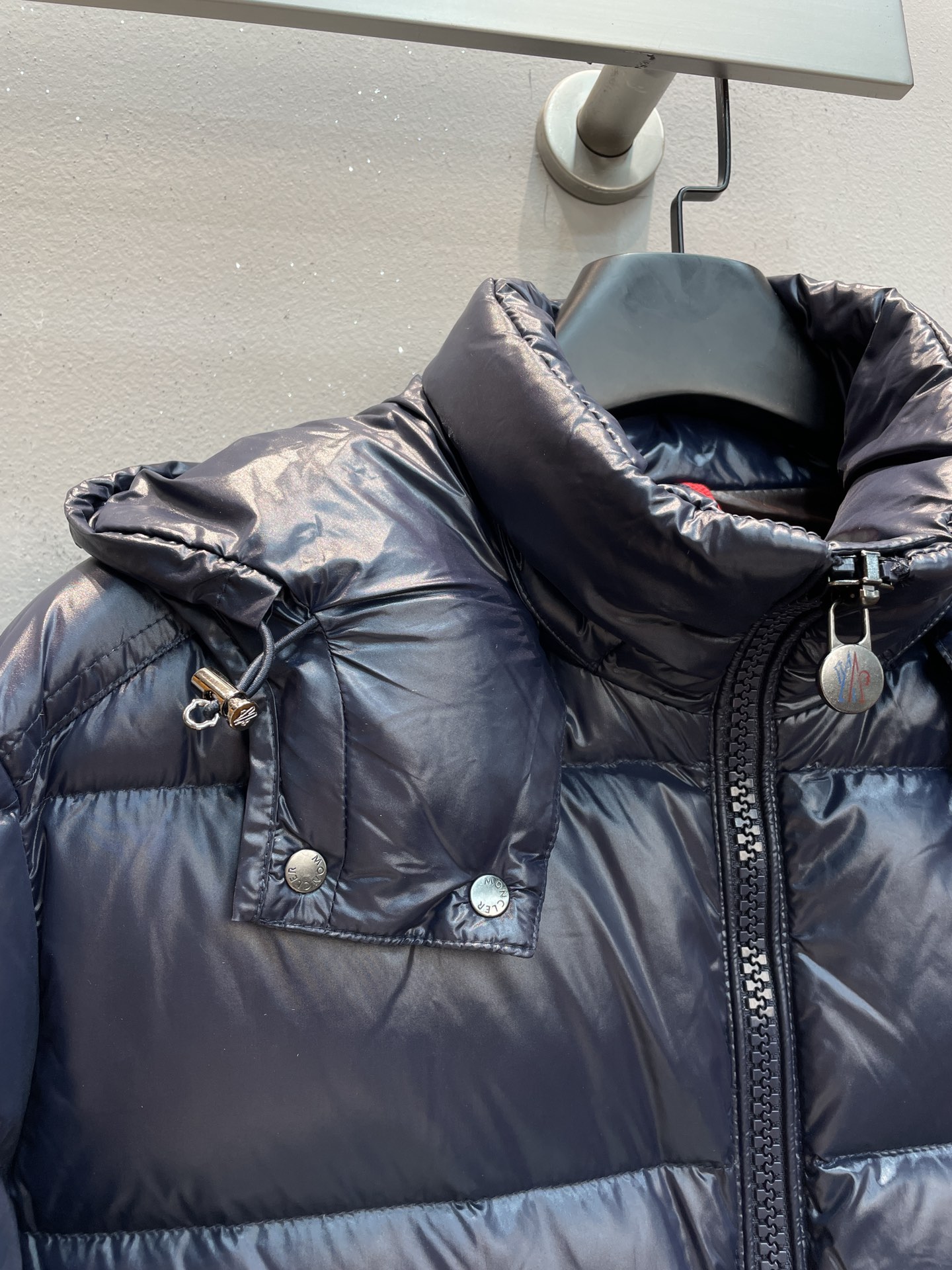 新款🌟出货啦📢 Moncle*秋冬经典Maya男款羽绒服，看饱满度和回弹性就知道绒的好坏，大货实拍所见即