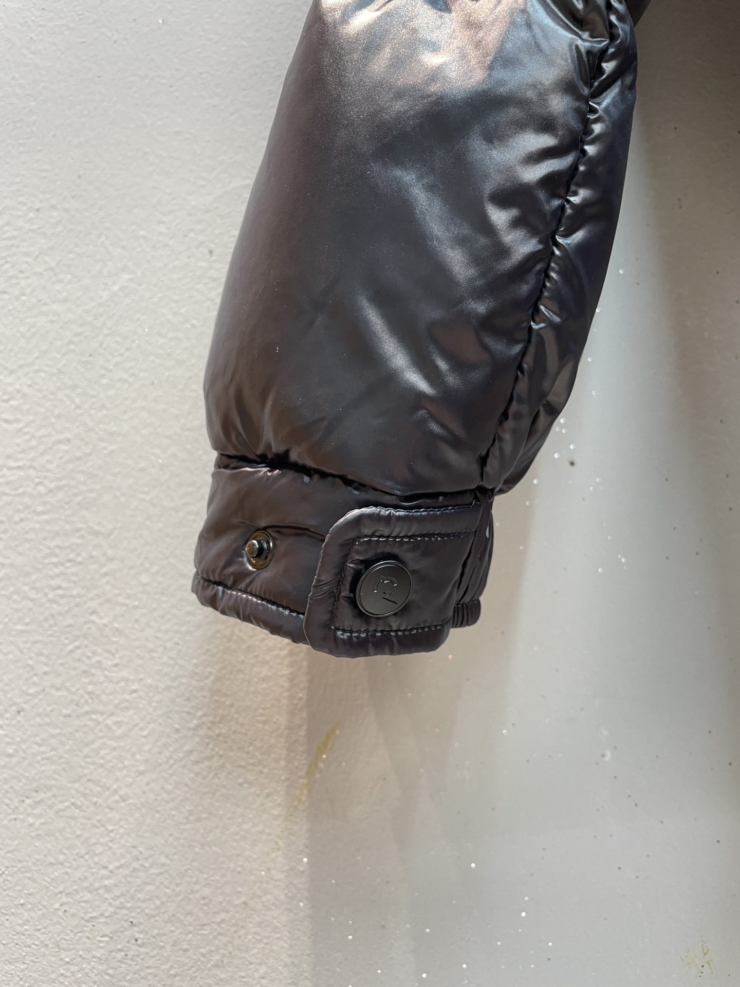 新款🌟出货啦📢 Moncle*秋冬经典Keidh系列情侣款联名羽绒服，可拆卸连帽设计！充绒是最顶级的90