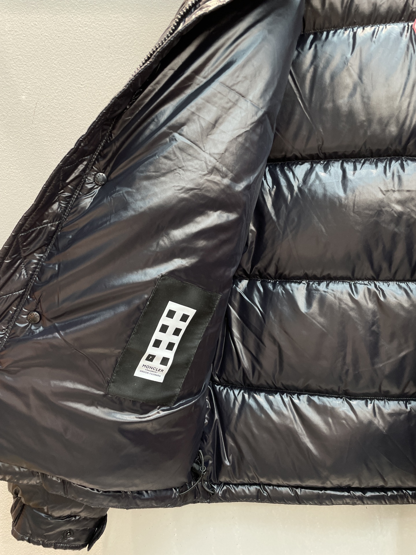 新款🌟出货啦📢 Moncle*秋冬经典Keidh系列情侣款联名羽绒服，可拆卸连帽设计！充绒是最顶级的90