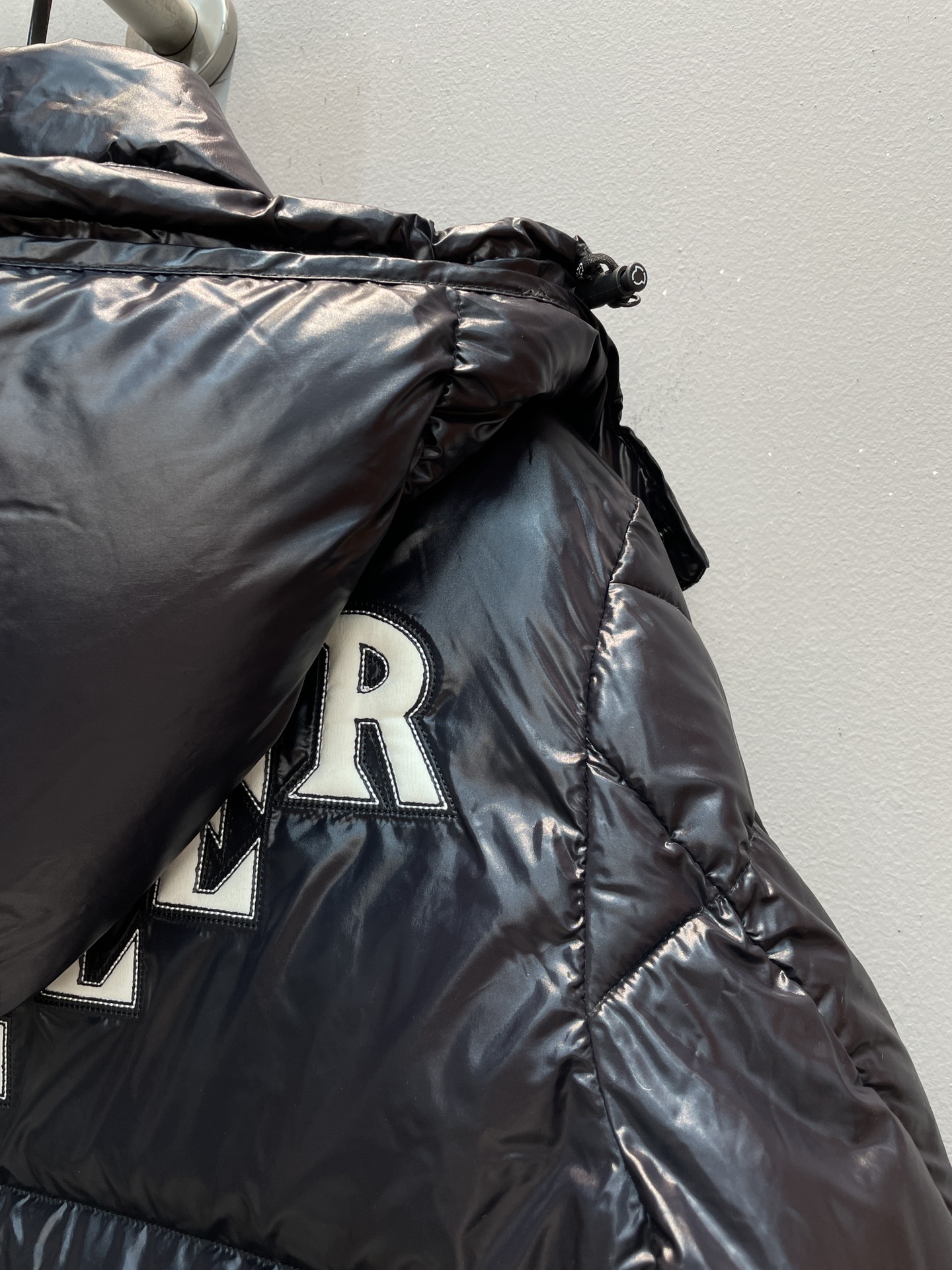 新款🌟出货啦📢 Moncle*秋冬经典Keidh系列情侣款联名羽绒服，可拆卸连帽设计！充绒是最顶级的90