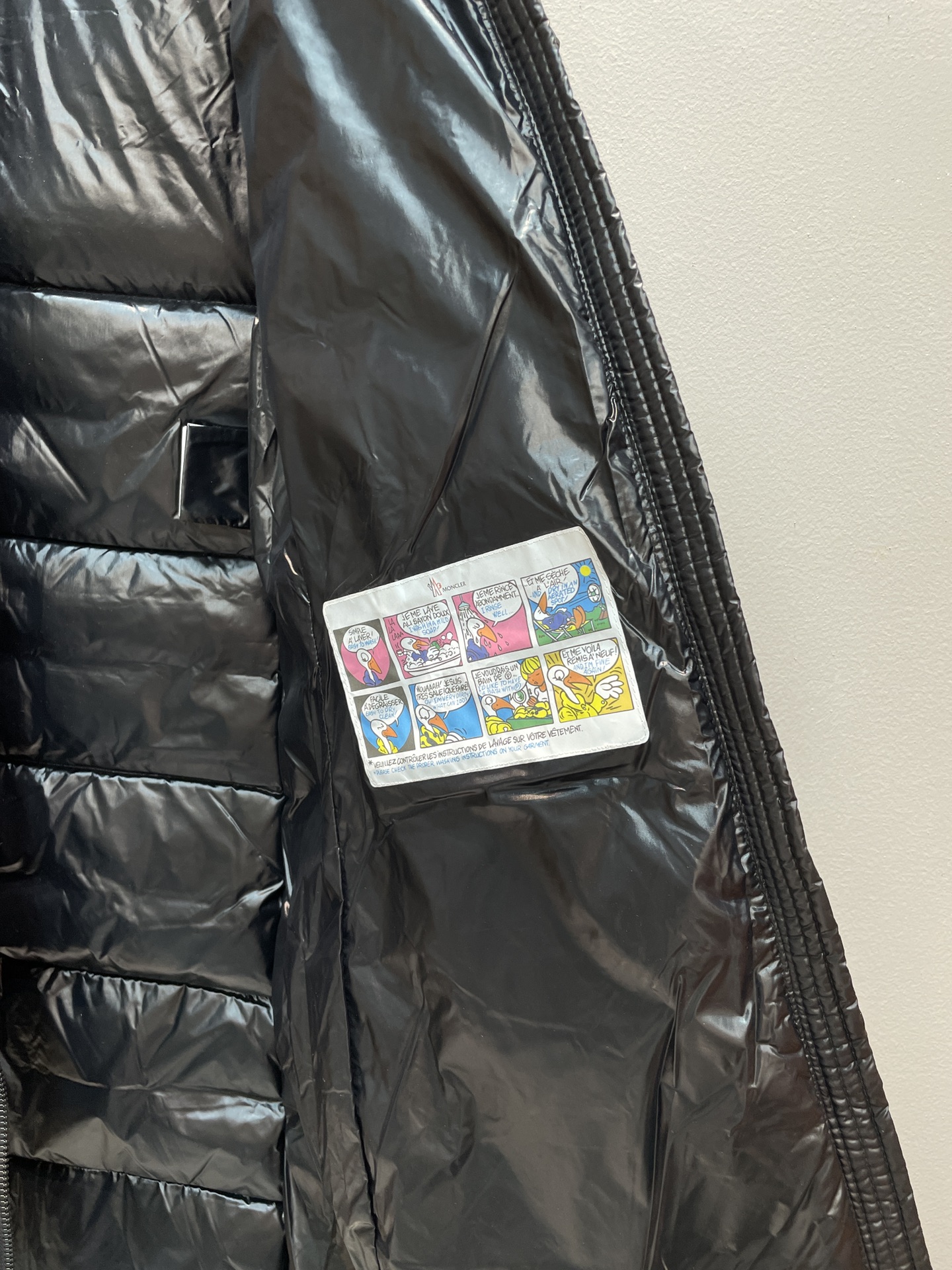 新款🌟出货啦📢 Moncle*秋冬经典Moka系列长款羽绒服，经典的收腰修身版型，充绒是最顶级的90白鹅