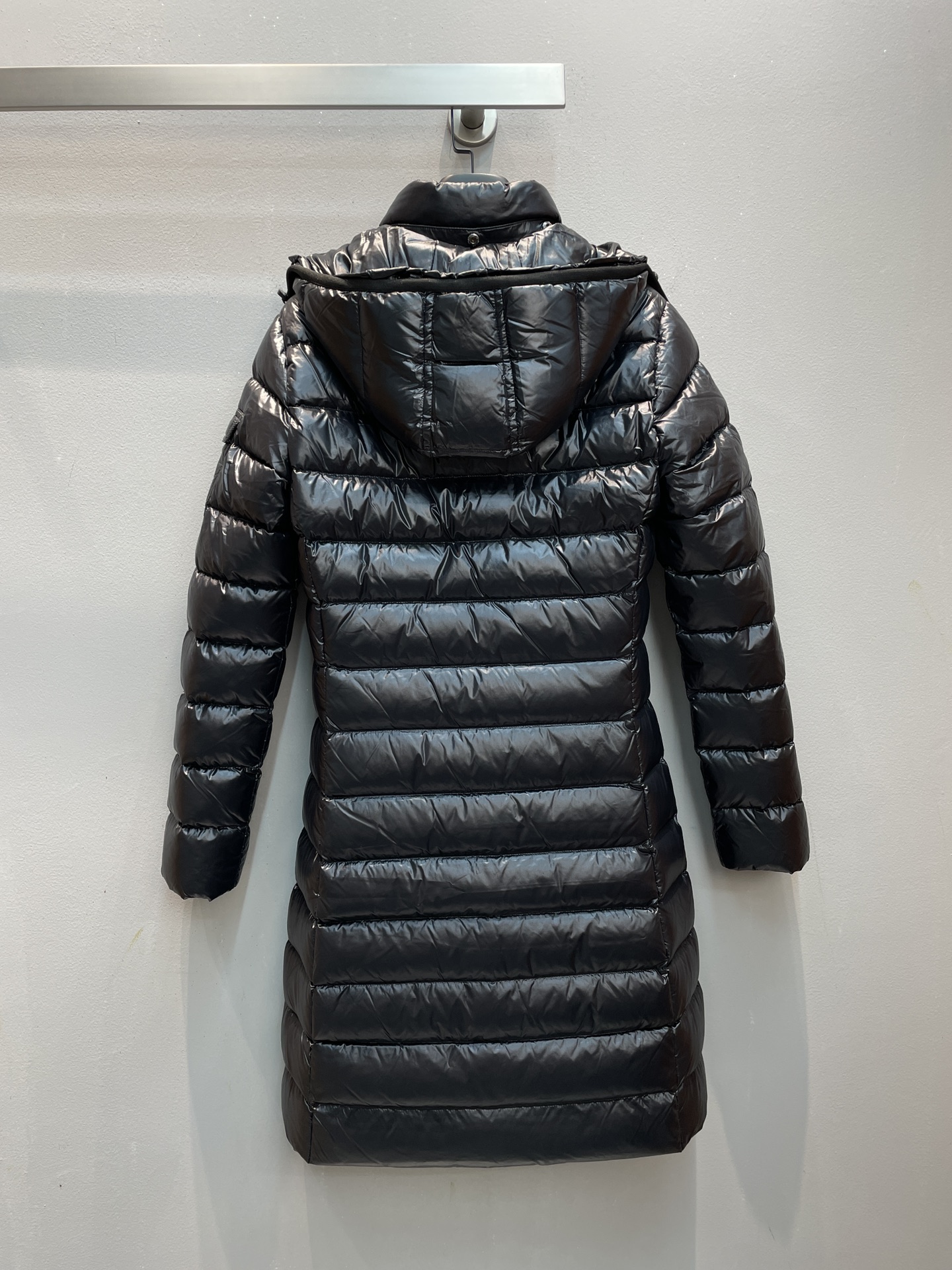 新款🌟出货啦📢 Moncle*秋冬经典Moka系列长款羽绒服，经典的收腰修身版型，充绒是最顶级的90白鹅