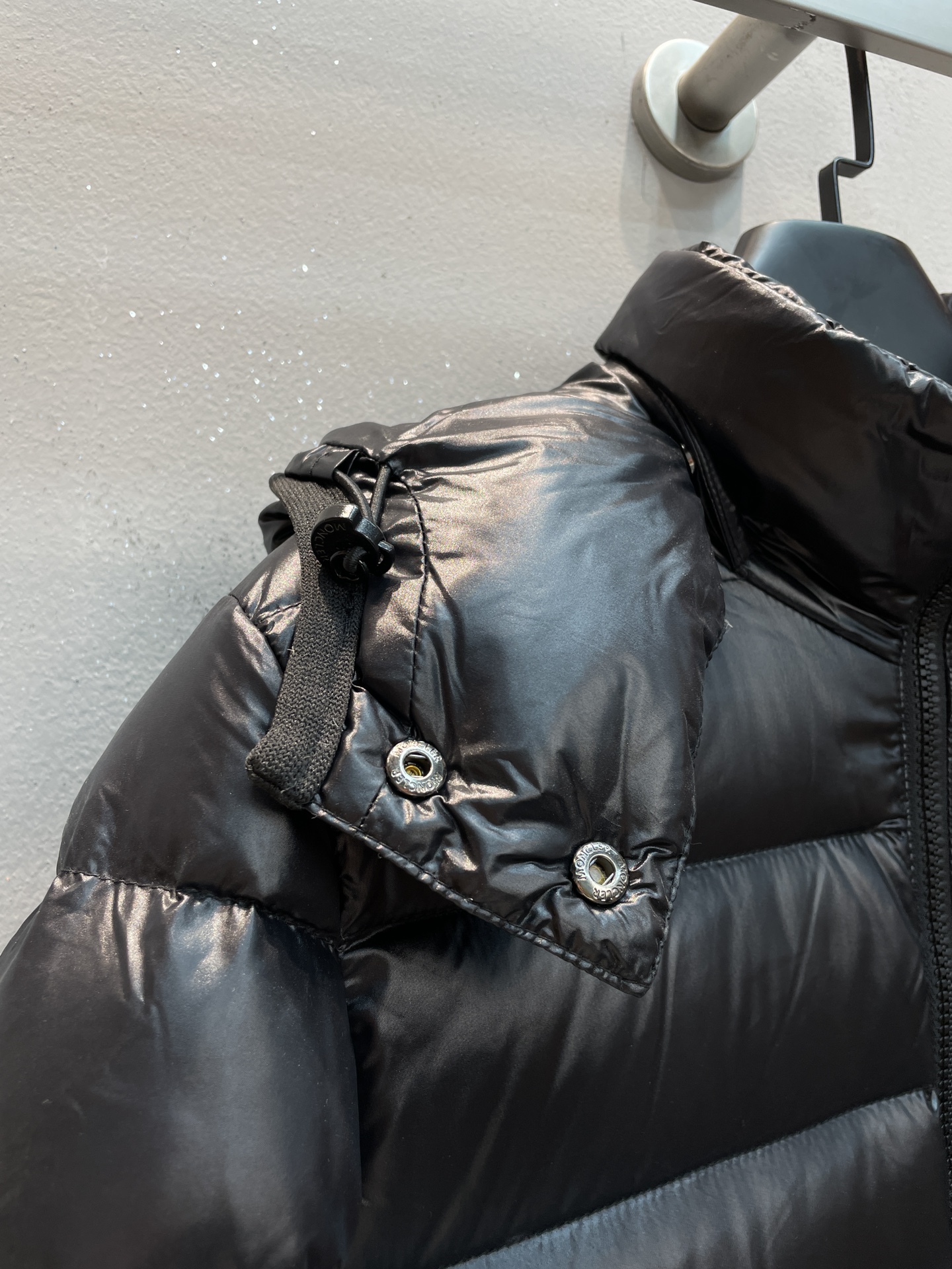 新款🌟出货啦📢 Moncle*秋冬经典Moka系列长款羽绒服，经典的收腰修身版型，充绒是最顶级的90白鹅