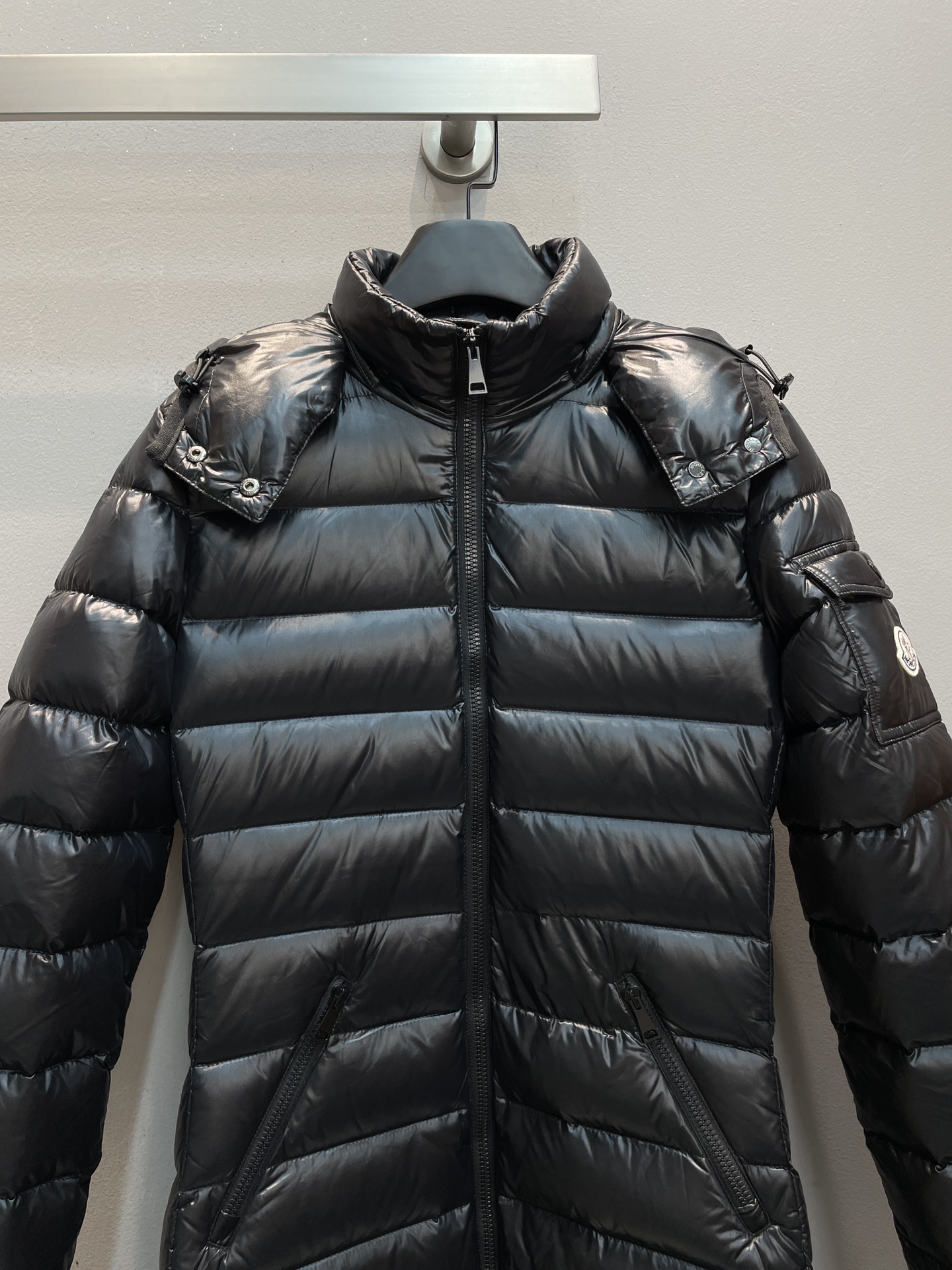 新款🌟出货啦📢 Moncle*秋冬经典Moka系列长款羽绒服，经典的收腰修身版型，充绒是最顶级的90白鹅