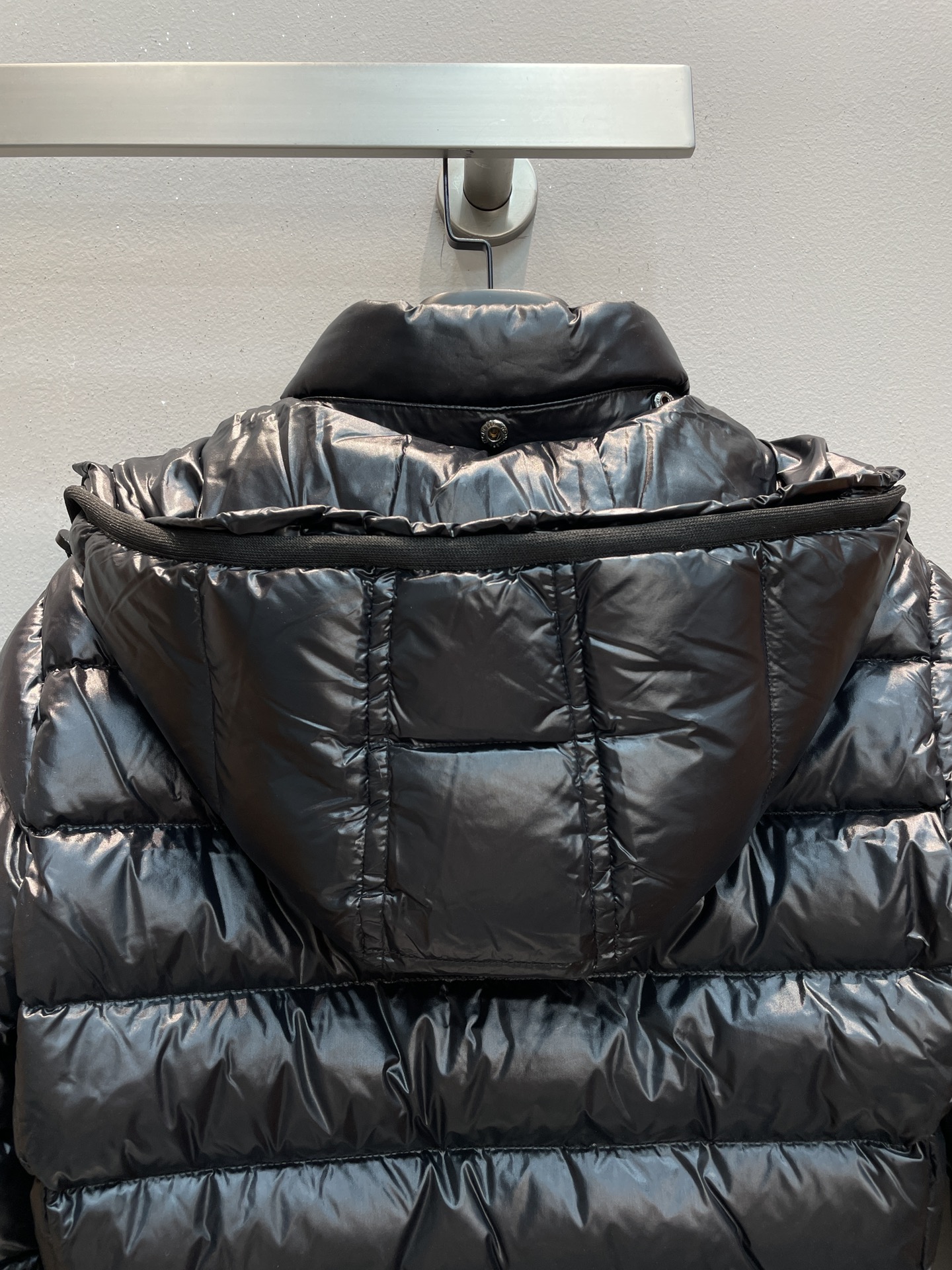 新款🌟出货啦📢 Moncle*秋冬经典Moka系列长款羽绒服，经典的收腰修身版型，充绒是最顶级的90白鹅