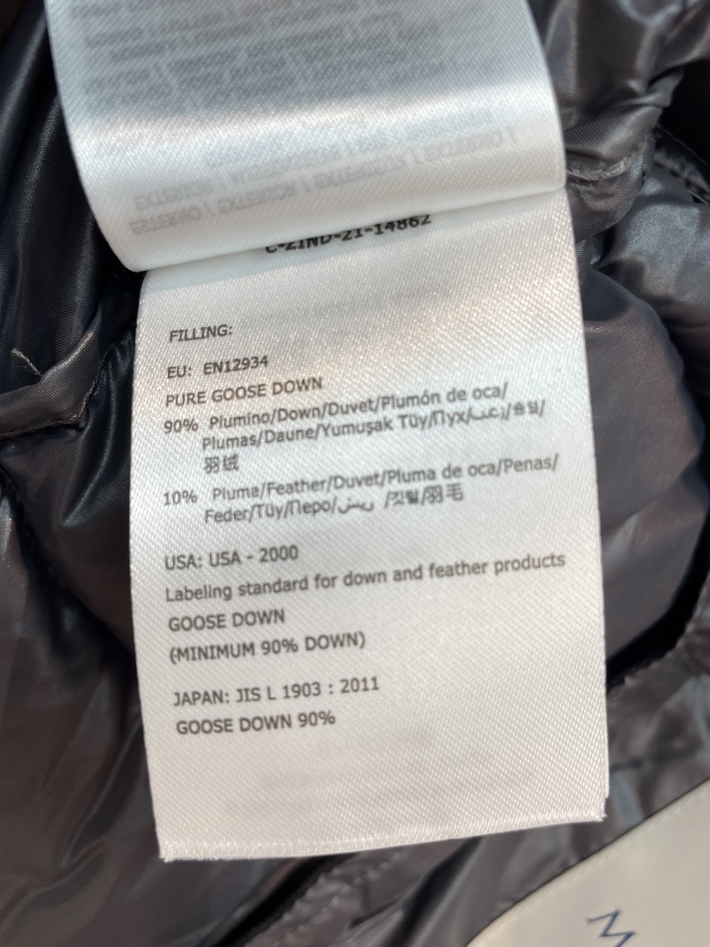 新款🌟出货啦📢！Moncle*秋冬经典 Bormes系列男款羽绒马甲，连帽轻便设计！超大充绒量！前襟拉链