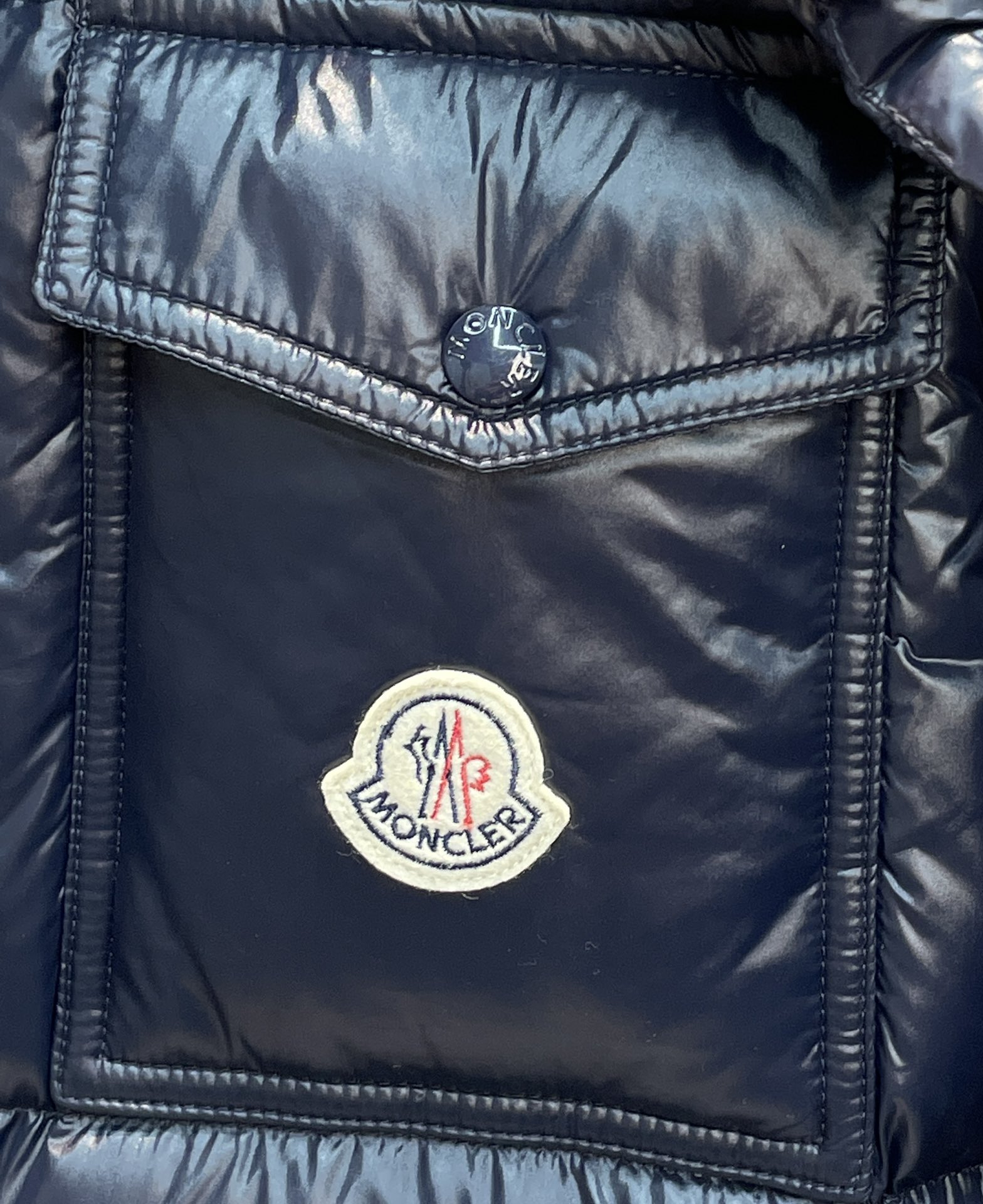 新款🌟出货啦📢 Moncle*秋冬经典 Montbeliard系列男款羽绒服，连帽轻便设计！门襟采用双拉