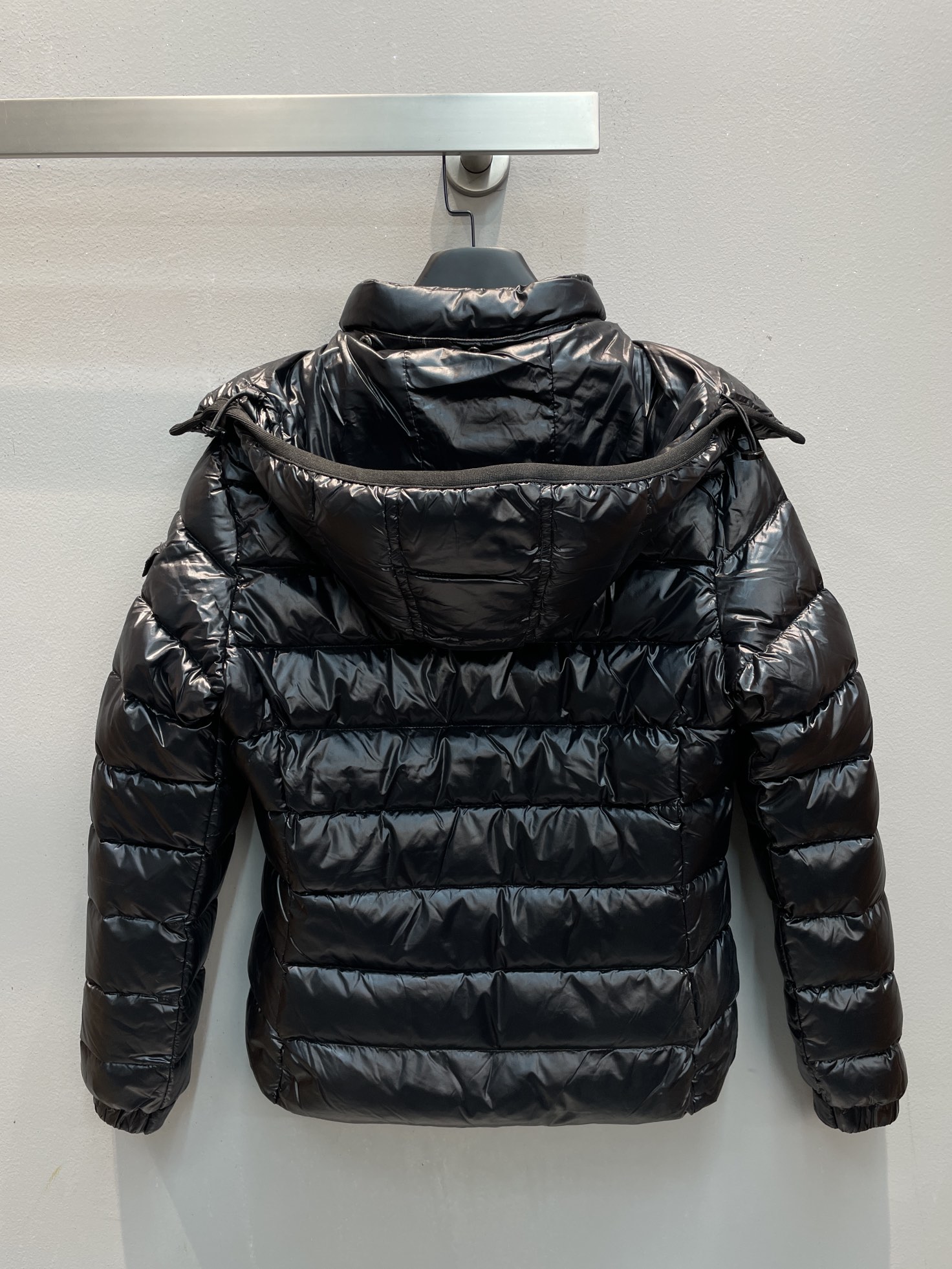 新款🌟出货啦📢 Moncle*秋冬经典Bady系列常规羽绒服，可拆卸连帽设计！修身轻薄款！充绒是最顶级的