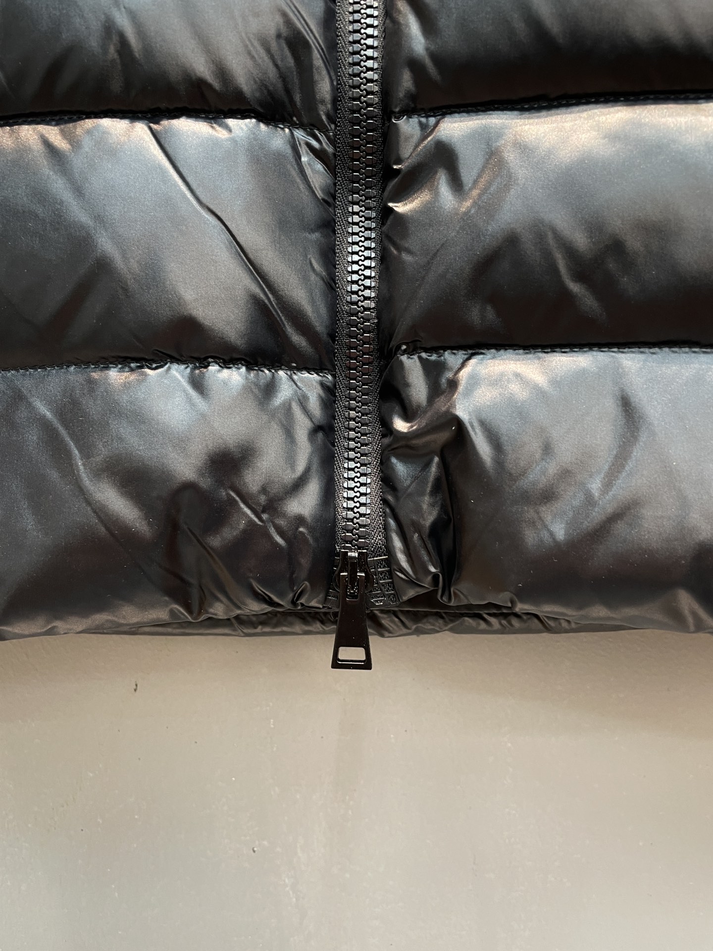 新款🌟出货啦📢 Moncle*秋冬经典Bady系列常规羽绒服，可拆卸连帽设计！修身轻薄款！充绒是最顶级的