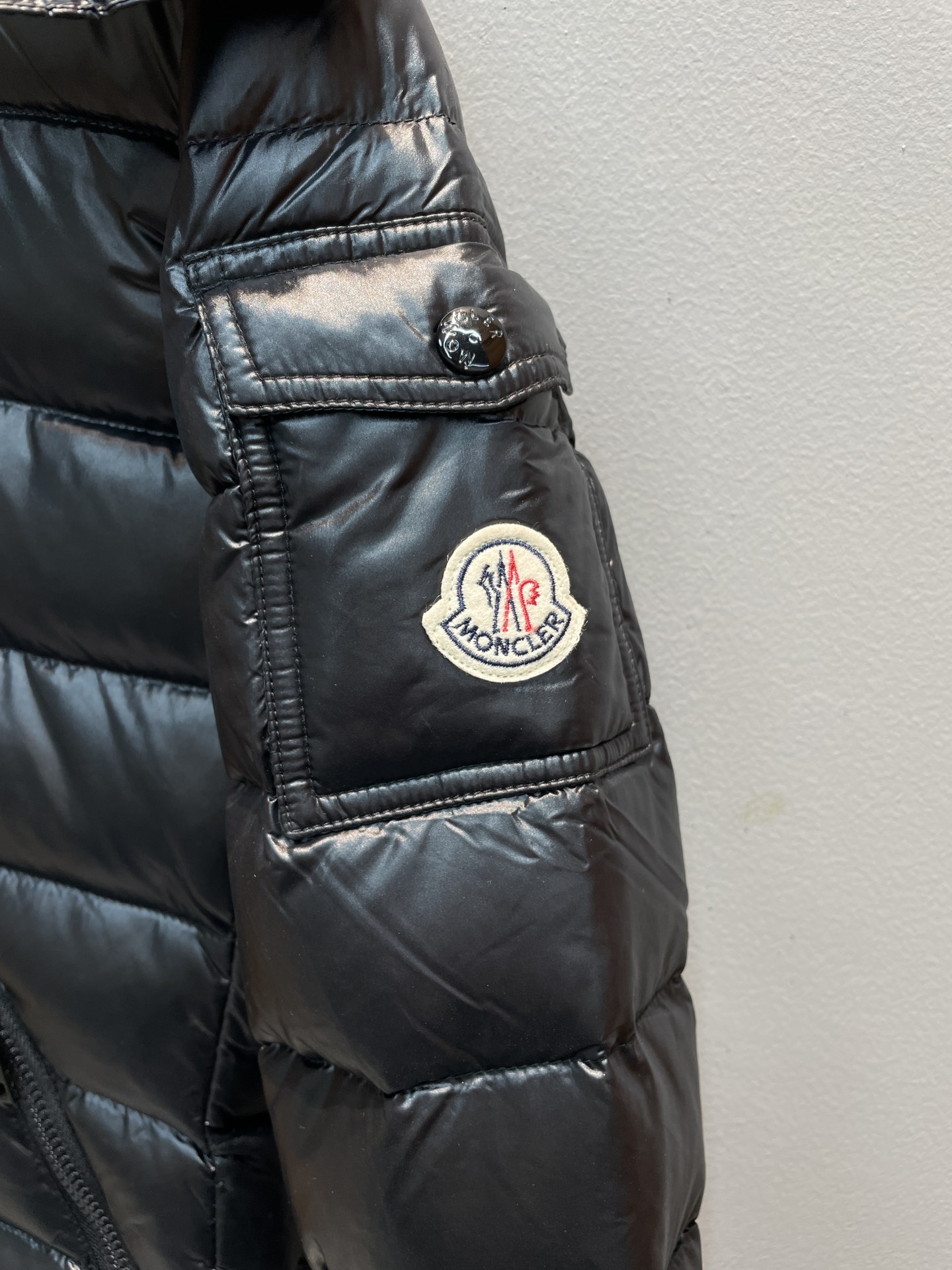 新款🌟出货啦📢 Moncle*秋冬经典Bady系列常规羽绒服，可拆卸连帽设计！修身轻薄款！充绒是最顶级的