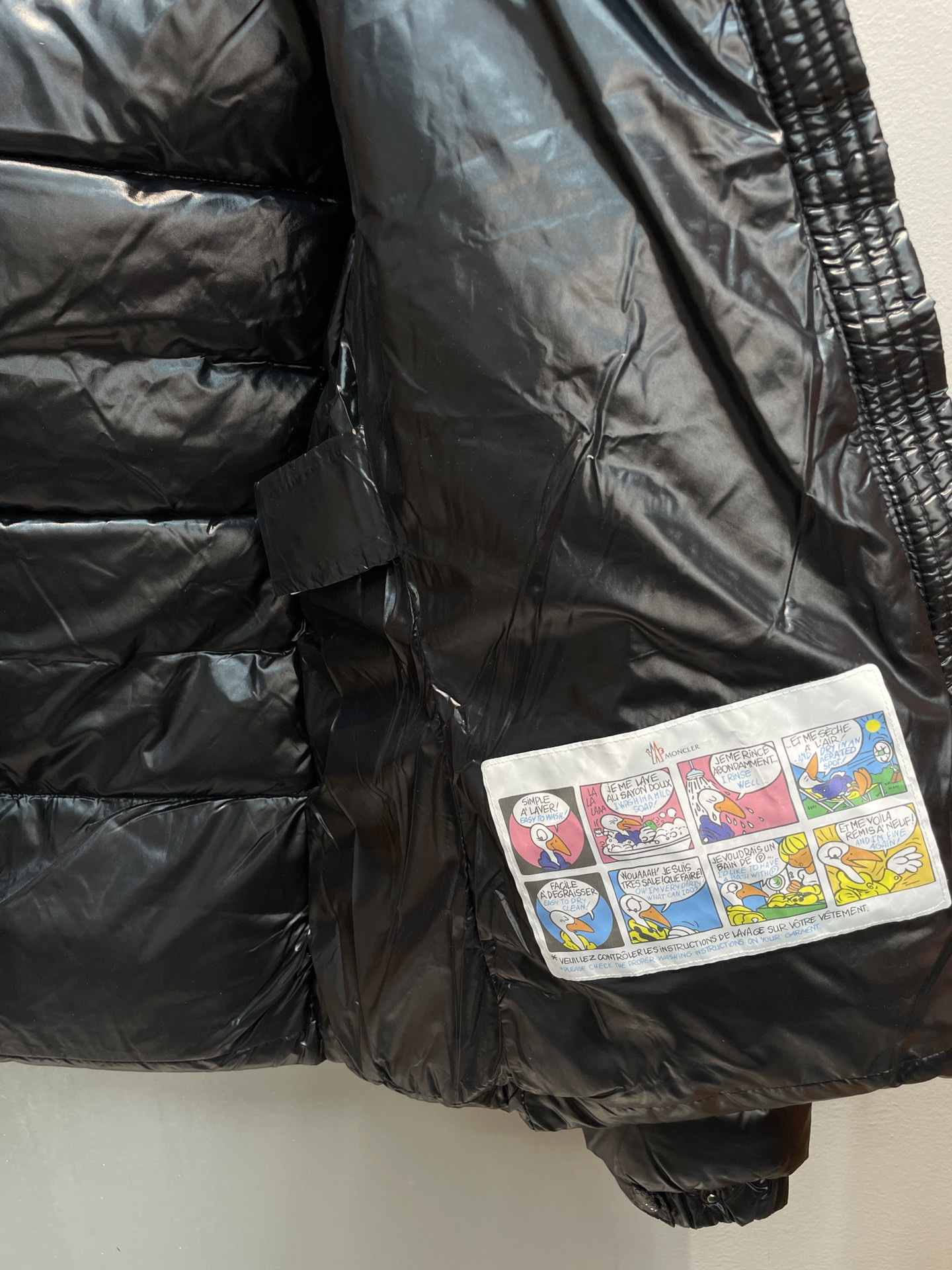 新款🌟出货啦📢 Moncle*秋冬经典Bady系列常规羽绒服，可拆卸连帽设计！修身轻薄款！充绒是最顶级的