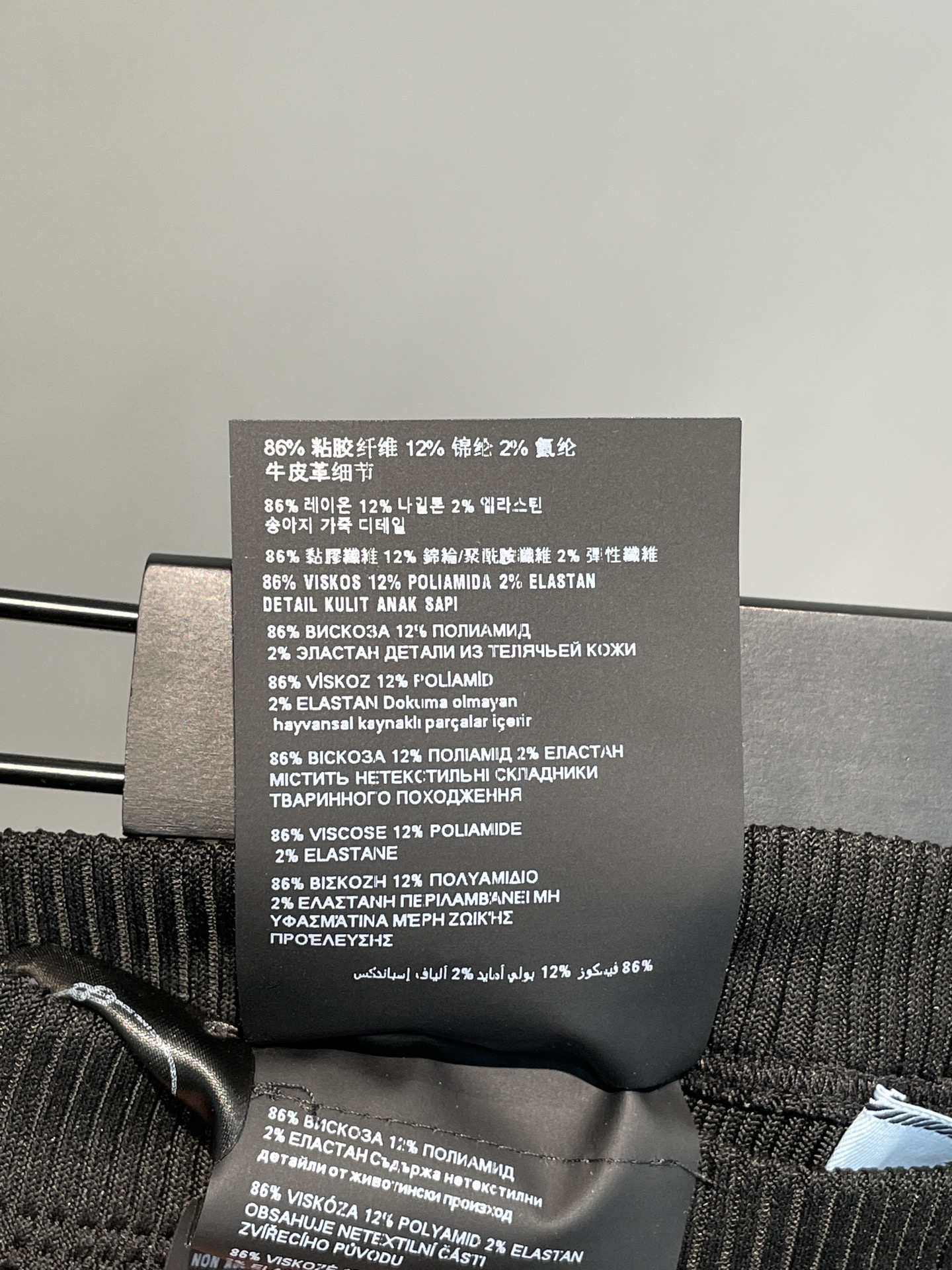 新款🔥出货啦📢 原版开发 Prad*2025早春新款三角标微喇打底休闲裤，采用原版定制面料，质感舒适，原