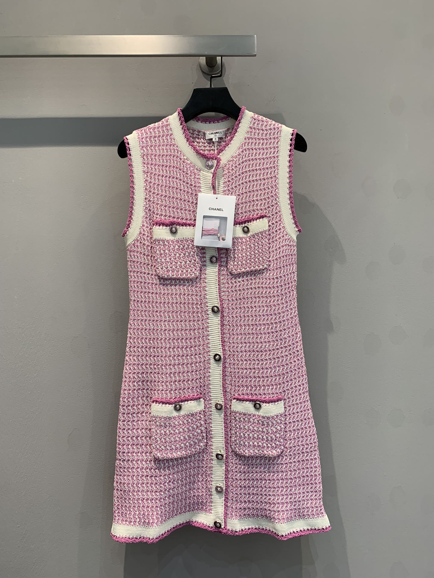 NO:311092,Special, Chanel spring and summer woven P-dress, pink is really attractive. You can wear it as a vest or a onepiece knitted skirt. The classic small H-style style, the upper body is versatile and slim and not picky. The pure cotton material ensures the three-dimensionality and sag of the whole dress, which is super stylish and slimming, and it is so stylish!  36 38 40, chanel, chanel, skirts, alexander wang19860909特, Chane*香奈儿春夏编织p连衣裙,粉色实在是太吸引人了.可以当马甲穿也可以当onepiece针织裙.经典小H版型,上身百搭显瘦不挑人,纯棉材质保证了整件衣服的立体感和下垂度,超级有型又显瘦,冲鸭！码数36 38 40,,chanel,chanel,skirts,alexander wang,Women's clothing