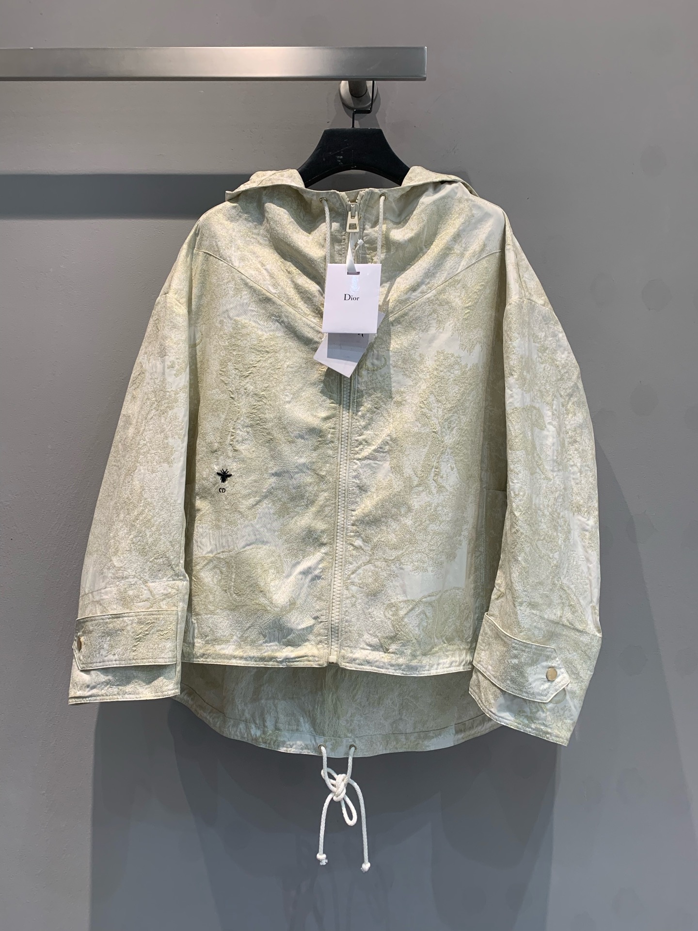 NO:314621,New model is shipped, original development CD animal print jacket. The best animal series is coming [turning circle] Animal hooded jacket The whole piece is positioned and customized, high-precision jacquard, it took nearly a month to shiny fabric jacquard, the texture is really nothing to say, I fell in love with this skin feeling just by touching it, I enjoyed it with my upper body. / shy shoulder-loose style, especially slimming, pull ropes on the hem, no restraints, no pick on the figure, very good-looking S M L,, jackets & coats,hats,alexander wang19860909新款出货啦 原版开发 CD动物印花冲锋衣.好看到爆的动物系列来了[转圈] 动物连帽夹克 整件都是定位提花定制 高精密提花 光面料提花就耗费了将近一个多月,质感真的没话说,光上手摸就已经爱上了这个肤感了,上身别提有多享受了/害羞落肩宽松版型 特别显瘦 下摆有拉绳可以调节 无束缚,不挑身材 非常好看 码数S M L,,jackets & coats,hats,alexander wang,Women's clothing