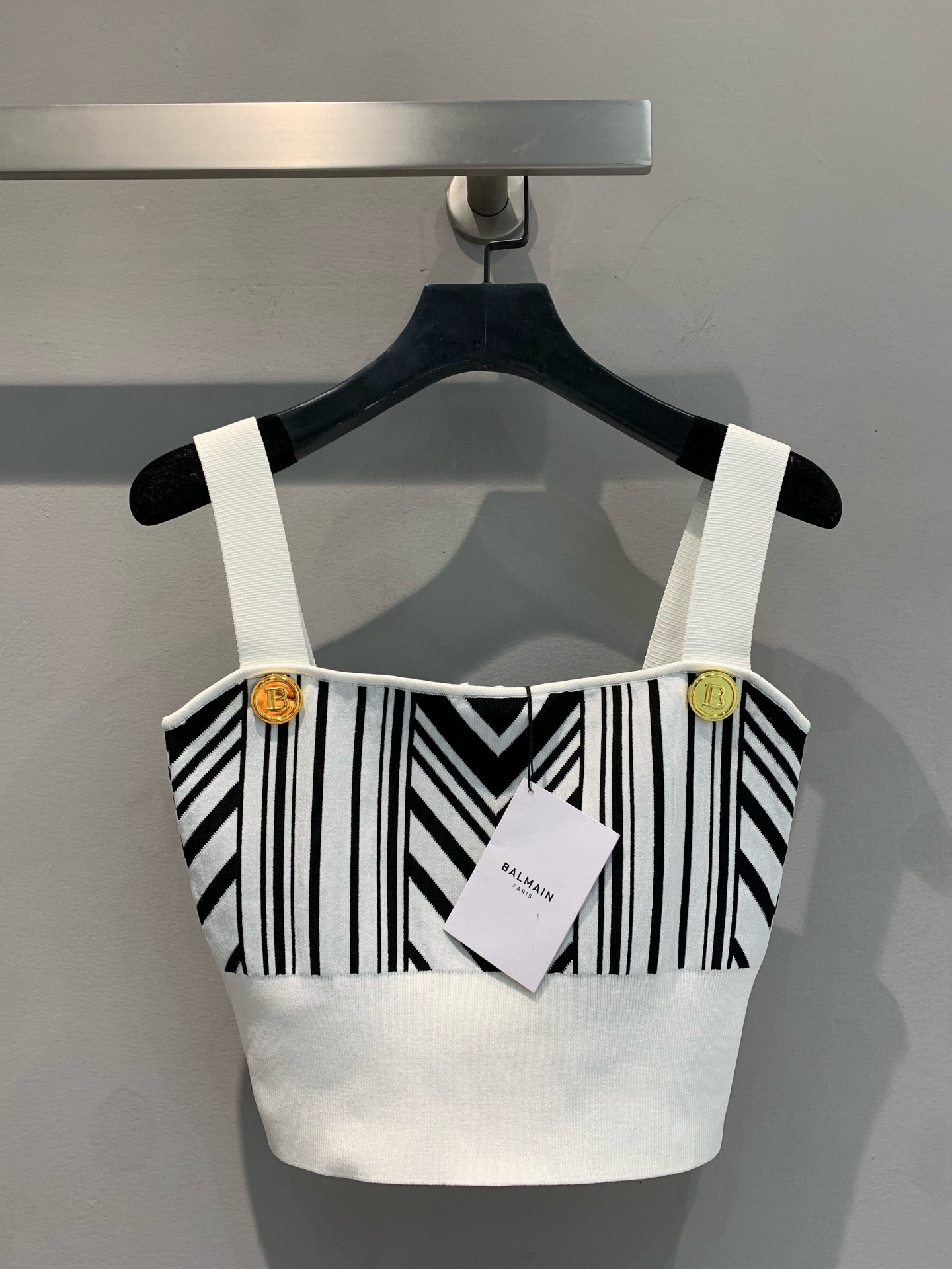 NO:324899,Special offer!  New models shipped Balmai* Spring and summer new suspender straps, original fixed silk blended fabric, geometric patterns cause visual error, and the upper body makes it look slimming to highlight the height proportion. White SML, balmain, real silk, alexander wang19860909特价！新款出货啦Balmai*春夏新款吊带抹胸,原版定织真丝混纺面料,几何图案造成视觉误差,上身个性显瘦凸显身高比例.白色 SML,,balmain,real silk,alexander wang,Women's clothing