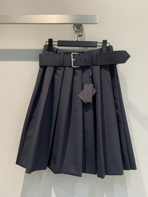 Prada 2025 Early Spring Wool Belt Pleated Skirt - Modern Style 1 Prada 2025 Early Spring Wool Belt Pleated Skirt - Modern Style