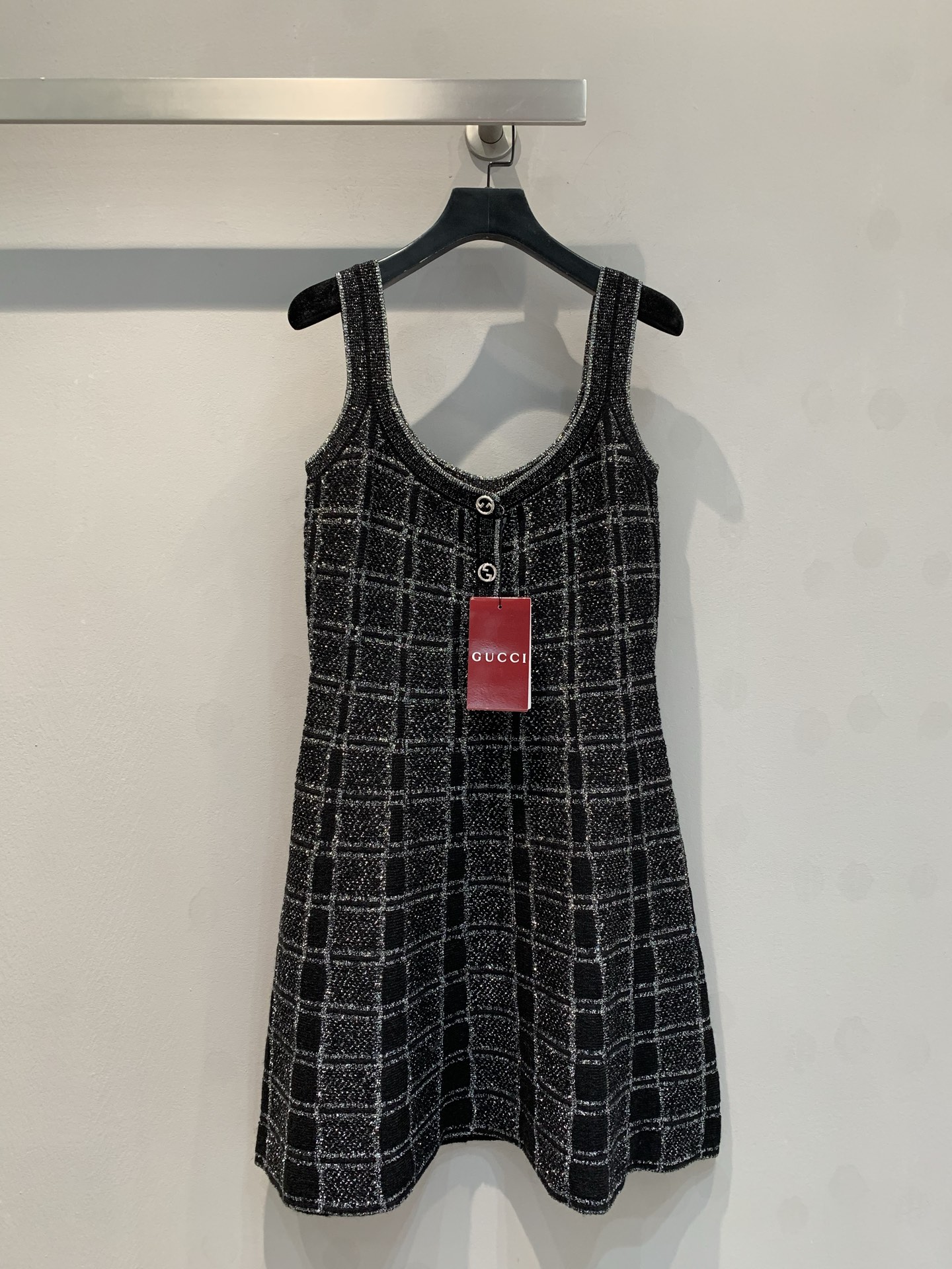 NO:307406,The new model shipped by the original development of G Home 2025 early spring new wool plaid suspender dress. Customized gold wool yarn, soft and delicate, classic plaid elements, combining fashion and retro flavor. The wool material makes the skirt feel soft and comfortable. The button design on the chest adds a sense of detail and uniqueness. It is suitable for wearing on various occasions. It can create a variety of styles with different accessories. S M L, gucci, skirts, alexander wang19860909新款出货啦原版开发 G家2025早春新款羊毛格纹吊带连衣裙.定制金丝羊毛纱线,柔软细腻,经典的格纹元素,兼具时尚感与复古韵味.羊毛材质使得裙子质感柔软且舒适.胸前的纽扣设计增添了细节感和独特性,它适合在多种场合穿着,搭配不同的配饰可以打造出多样的风格,码数S M L,,gucci,skirts,alexander wang,Women's clothing