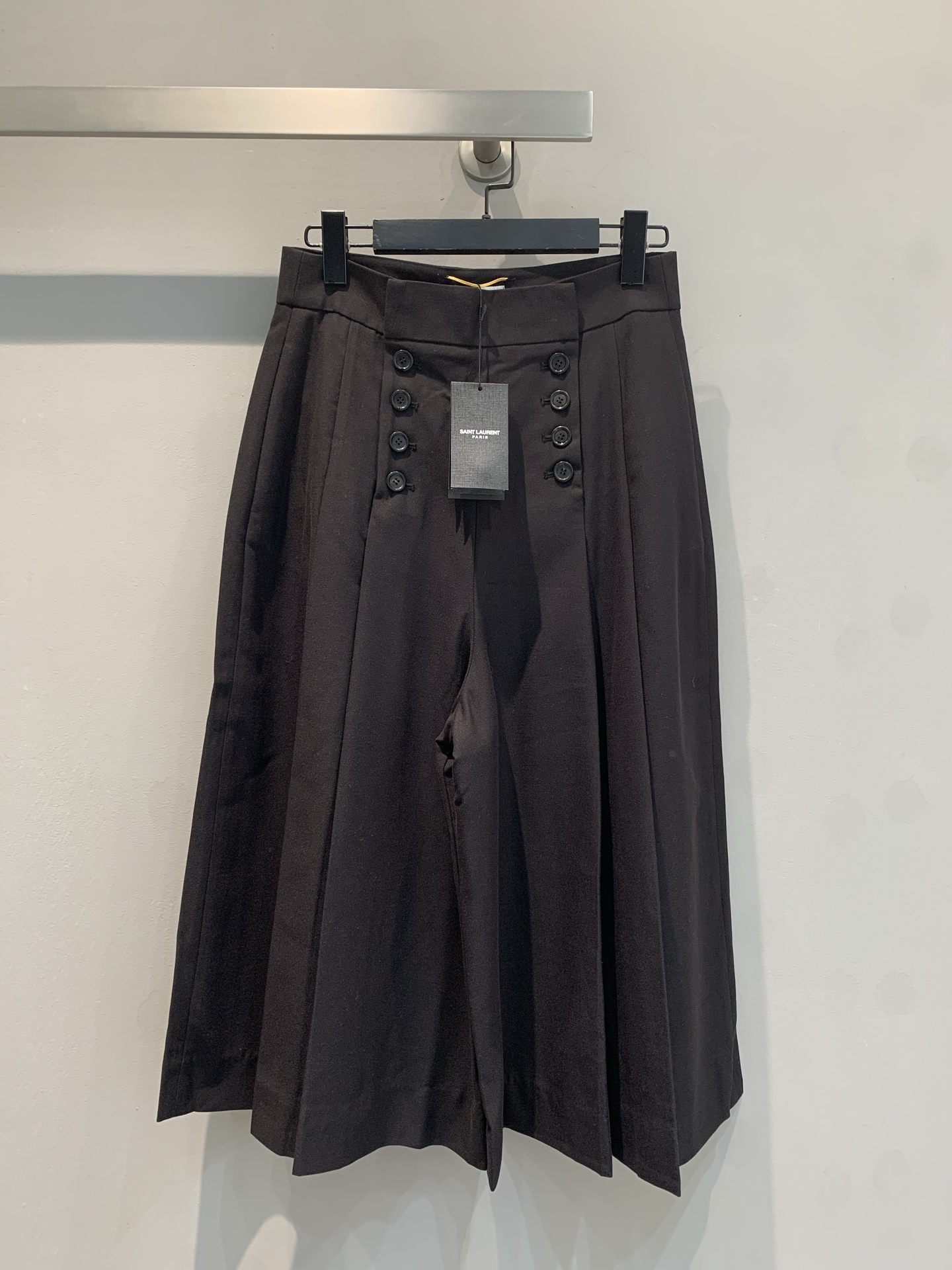 NO:310056,Special offer YSL new wide-leg chants adopt fixed weaving and dyeing YB fabric, three-dimensional twill texture, navy style, double-breasted placket, positioning pleated, large wide-leg chants are visually sensible, high waist, large A-swing, abnormally slimming, legs, sml, saint laurent, skirts, alexander wang19860909特价 YSL新款阔腿裙裤 采用定织定染YB面料 立体斜纹肌理 海军风 双排扣开襟 定位压褶 大阔腿裙裤即视感 高腰大A摆 异常显瘦显腿长 码数sml,,saint laurent,skirts,alexander wang,Women's clothing