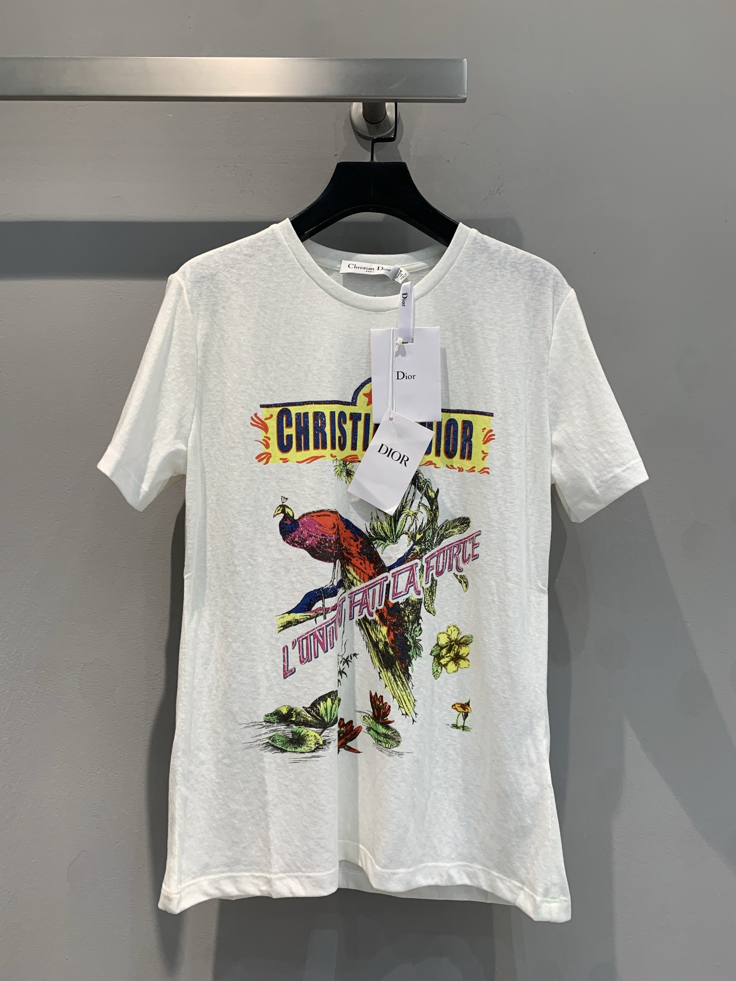 NO:310078,Special price new models are shipped and the original version is shot!  CD spring and summer new T-shirt, made of original custom cotton and linen blend fabric, five-pointed star tiger multi-color print on the chest, comfortable and breathable upper body, SML, tees, t-shirt, alexander wang19860909特价新款出货啦原版实拍！CD春夏新款T恤,采用原版定制棉麻混纺面料,胸前五角星老虎多色印花,上身舒适透气,SML,,tees，t-shirt,alexander wang,Women's clothing