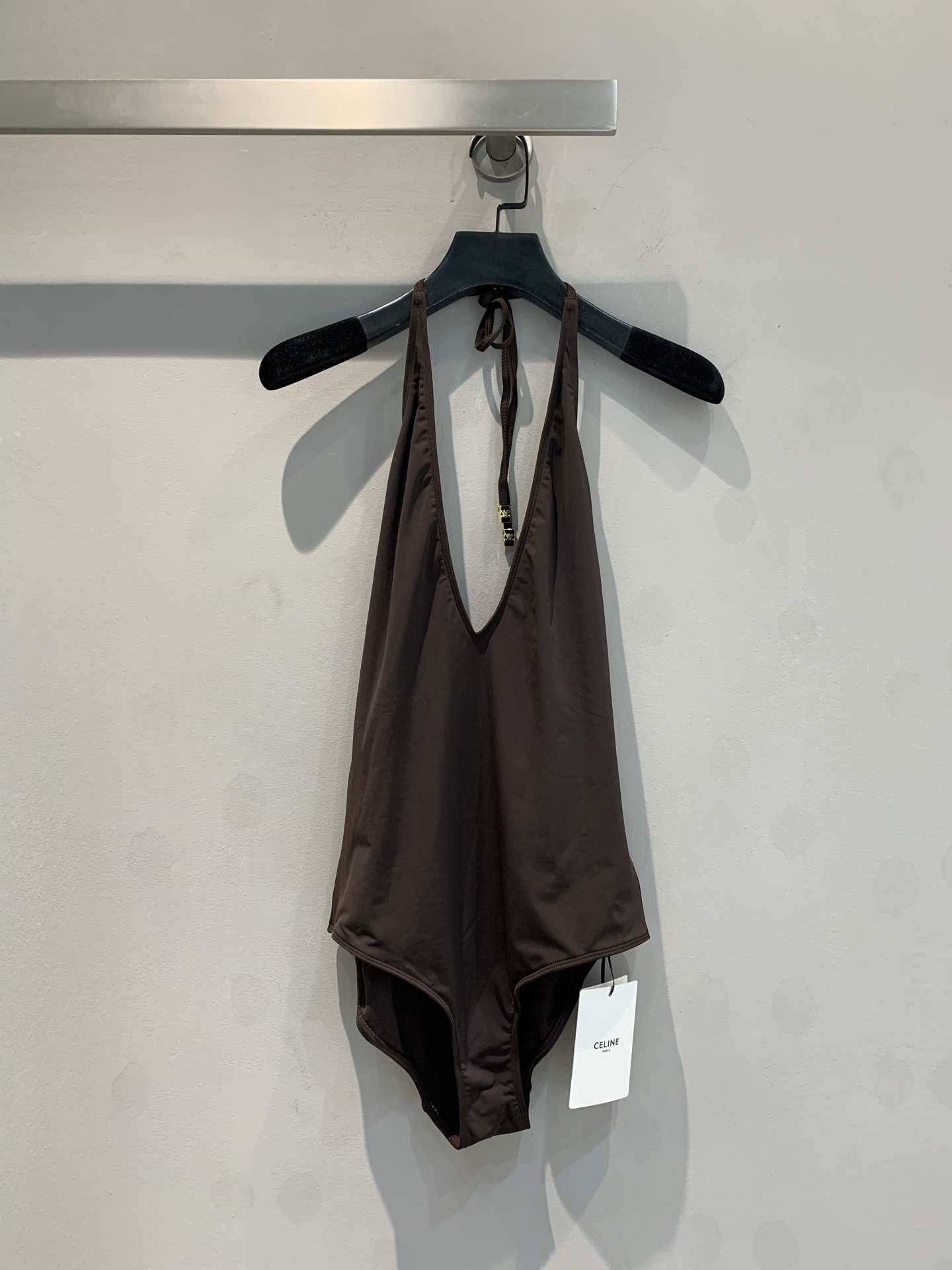 NO:320274,New model shipped M original development!  Celin*'s new summer halter swim, the deep V design is sexy without being exposed, the imported piping machine has perfect elastic edge routing, and the upper body is completely unstretched. The unique dark brown color is versatile and super-showing!  The weather is getting hotter and hotter, and the sunny beach vacation check-in is on the way to make a movie. Beautiful girls with hot bodies must buy it!  Dark brown black S M L, celine,alexander wang19860909新款出货啦M原版开发！Celin*夏季新款挂脖泳,深V设计性感而不暴露,进口滚边机完美的弹力包边走线,上身完全不勒肉.独特的深咖色百搭超显身段！天气越来越炎热,阳光沙滩度假打卡待上出片,身材火辣的美少女们一定要入手！深咖色 黑色 S M L,,celine,alexander wang,Women's clothing