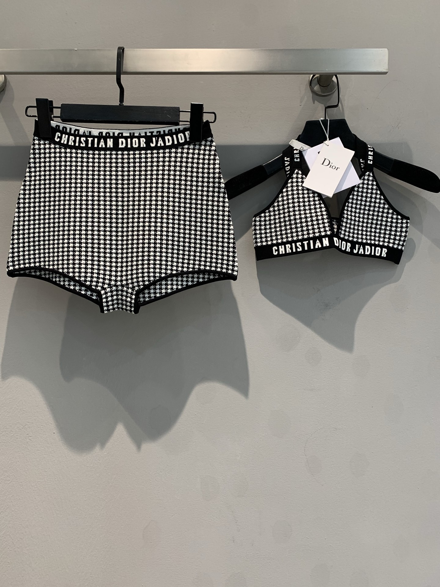 NO:320262,Shipment of new M Amway CD swimsuit suitable for island vacation Classic houndstooth strap cross-embroidery LOGO Simple lines A strong retro and fashionable feeling. It is also very beautiful when paired with a perspective top. Free and romantic atmosphere full of sunny beach. SML, swimsuits, alexander wang19860909出货啦新款M 安利适合海岛度假的CD泳衣 经典千鸟格肩带交叉刺绣LOGO 简单线条 有着很强的复古时尚感 和透视上衣搭配也非常好看的一款 充满阳光海滩的自由浪漫气氛 码数SML,,swimsuits,alexander wang,Women's clothing